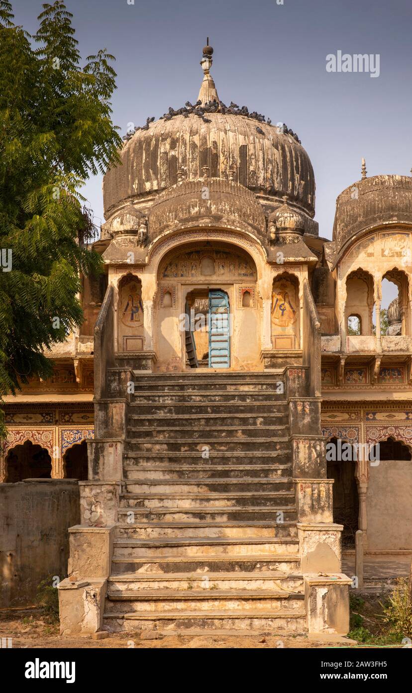 Indien, Rajasthan, Shekhawati, Rambagh, Eingang des Gasthauses Dharamsala für Pilger, die an den alten Tempel angeschlossen sind Stockfoto