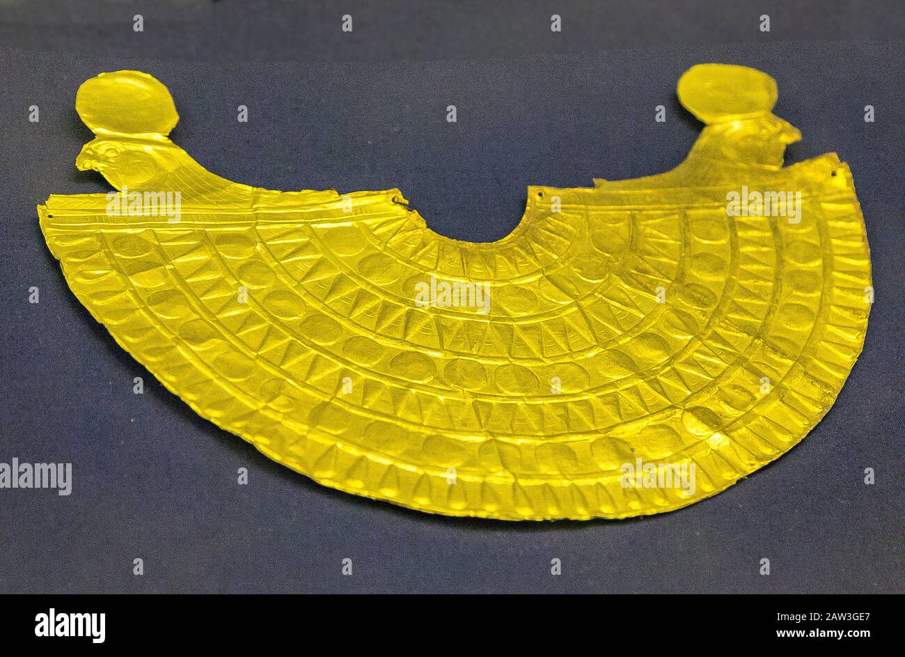 Ägypten, Kairo, Ägyptisches Museum, ein Usekh-Kragen, in Gold, in Mendes gefunden. Stockfoto
