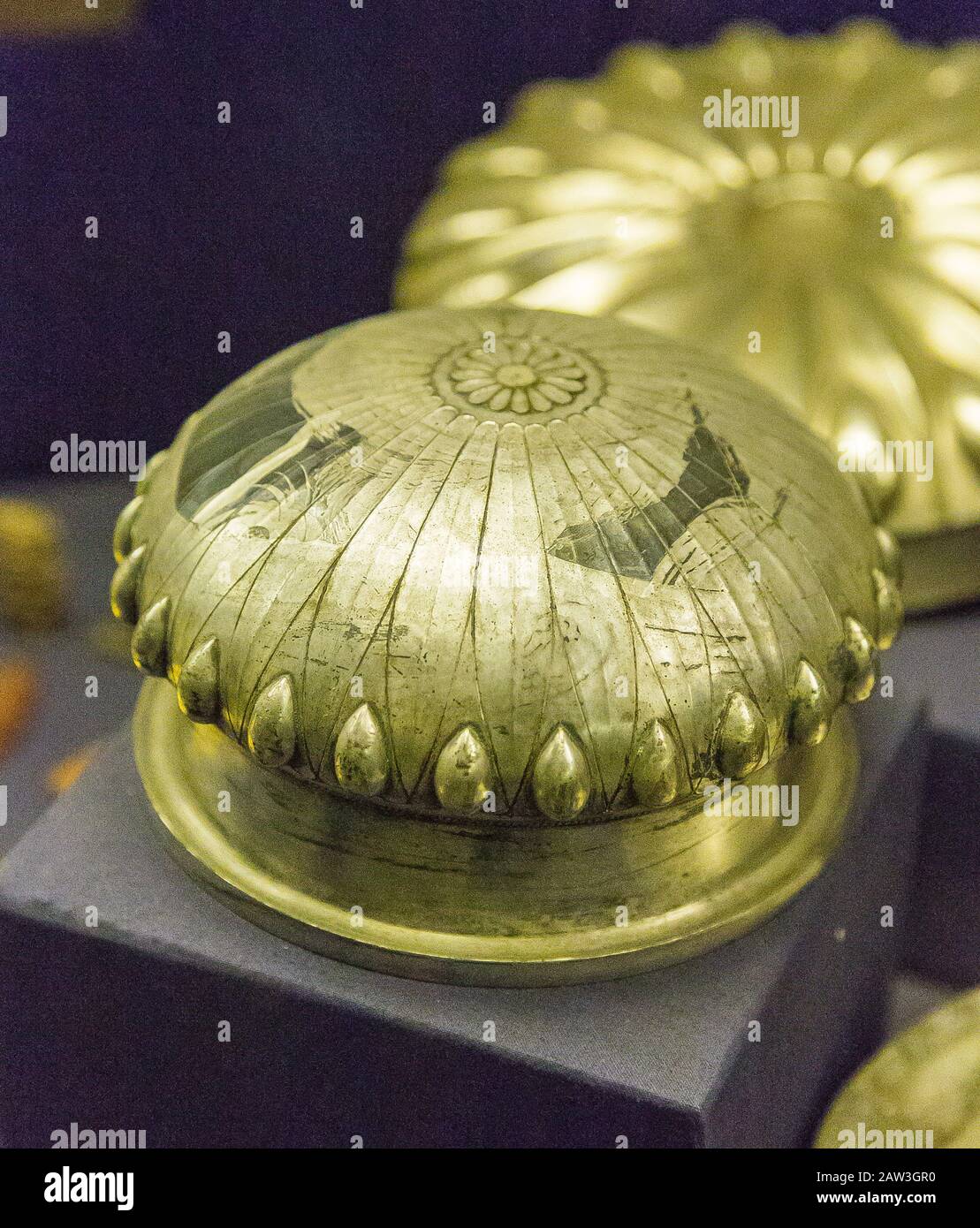 Ägypten, Kairo, Ägyptisches Museum, eine Silberpatera, in Thmuis gefunden. Pptolemäische Periode, sehr beeinflusst von (oder sogar aus) dem Ausland. Stockfoto