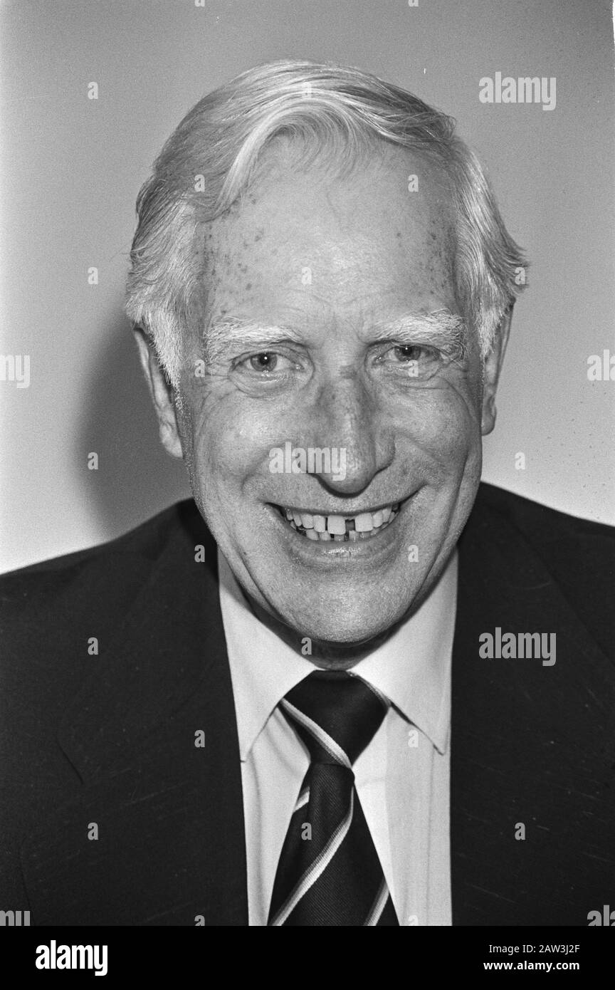 KNVB trifft sich zu Werbefragen im Fußballstadion D. Stoop (KNVB) Datum: 3. August 1981 Personenname: Stoop, Dingeman, Stoop, Dé Institution Name: KNVB Stockfoto