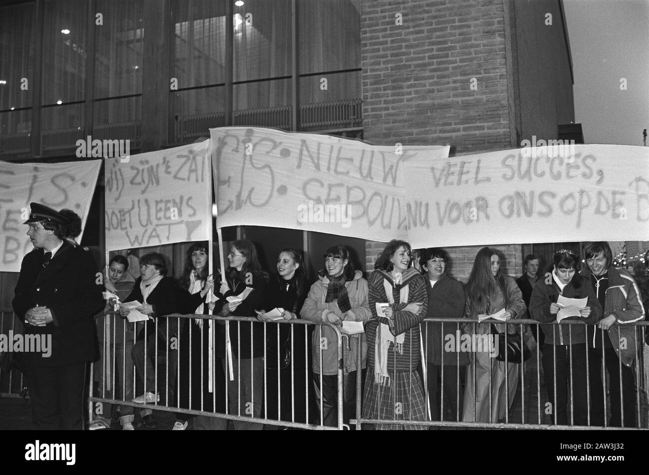 Prinzessin Beatrix eröffnet neues Empire Scholengemeenschap Royal Conservatory in den Haag Datum: 27. März 1980 Standort: Den Haag, Rotterdam-Schlüsselwörter: Konservatorien, STUDENTEN, NEUERÖFFNUNGEN Personenname: Beatrix Prinzessin Stockfoto