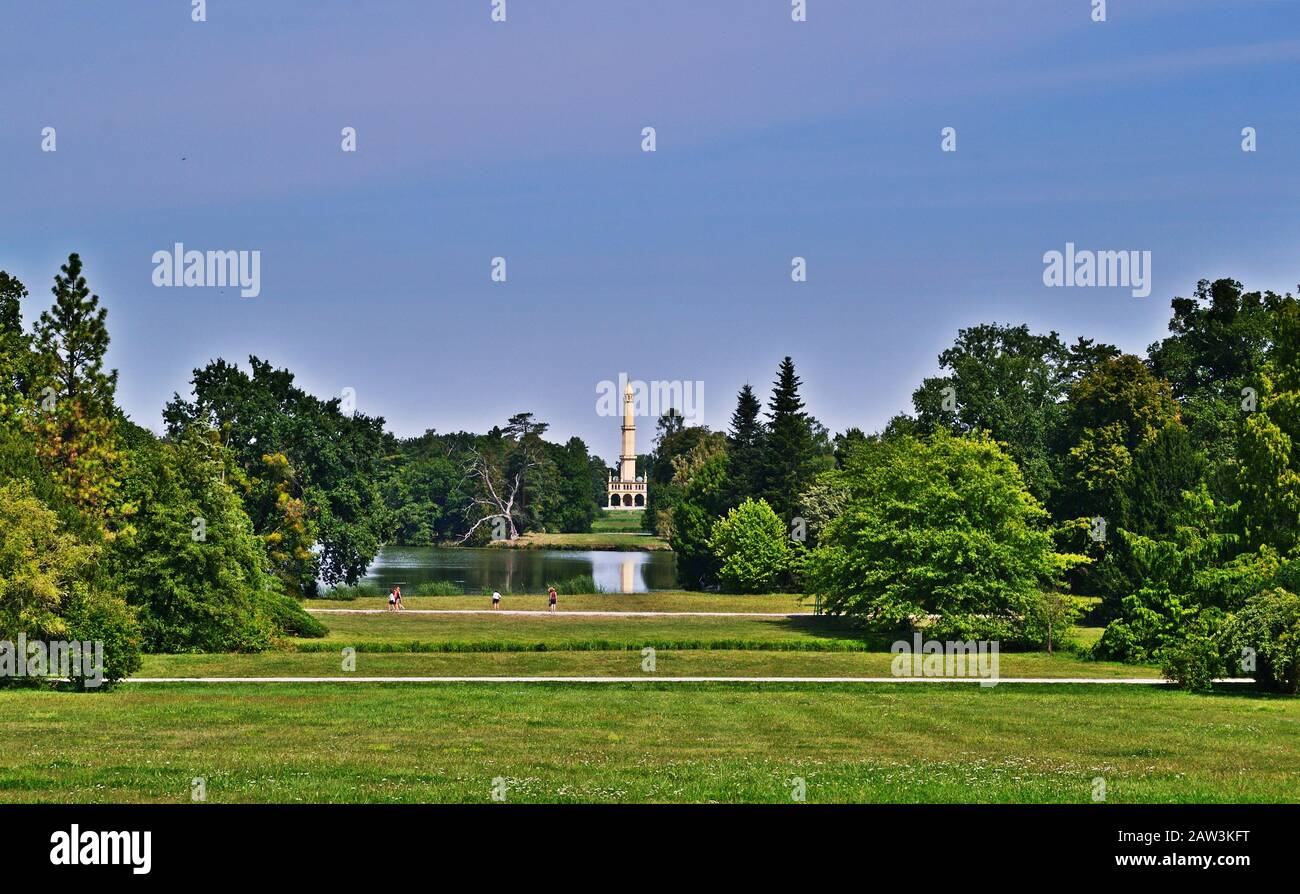 Park von Lednice Palast in Tschechien an einem Sommertag Stockfoto
