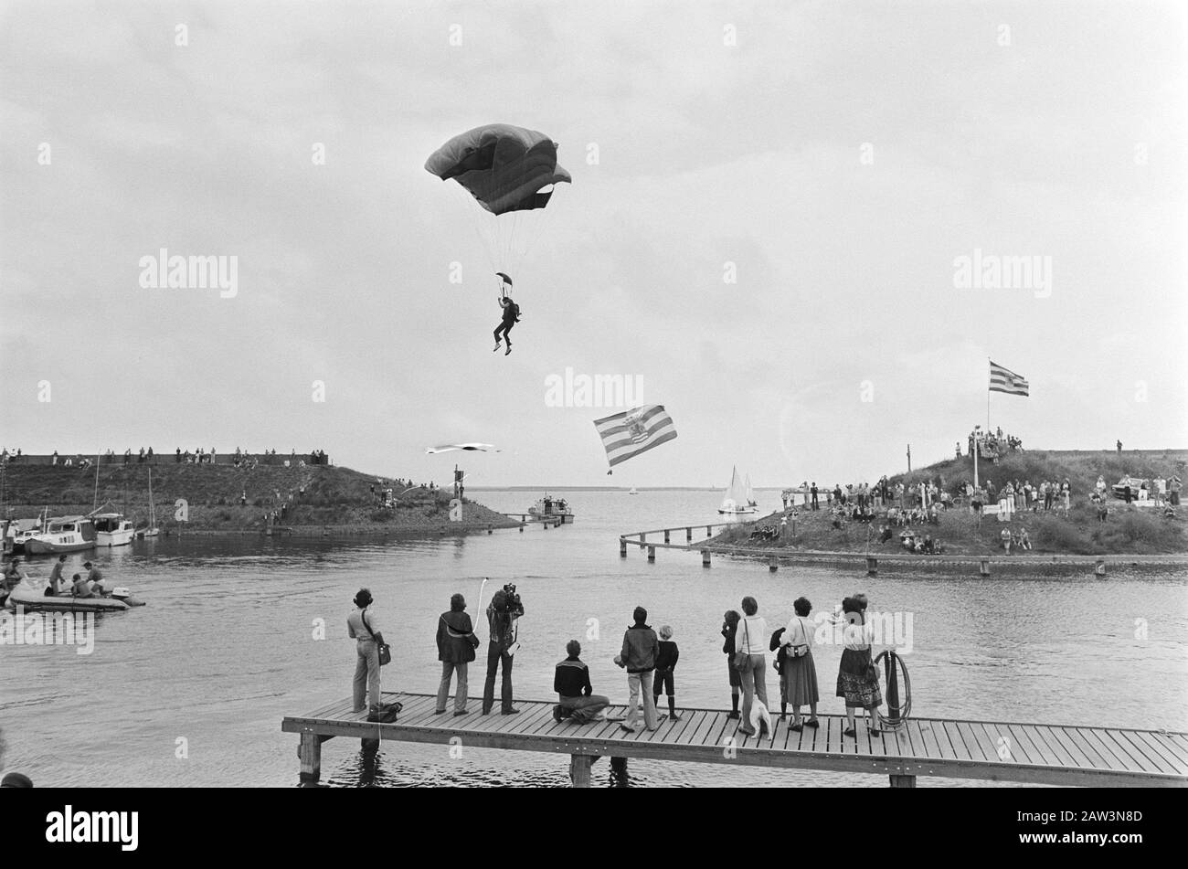 Prinzessin Margriet und Familie bei der Eröffnung des neuen Yachthafens Scharrendijke (Neuseeland); Prinzessin Margriet und Familie bei Besuchen Datum: 10. August 1978 Ort: Scharendijke, Zeeland Schlüsselwörter: Eröffnungen, Besuch Marinas Personenname: Margriet, Prinzessin Stockfoto