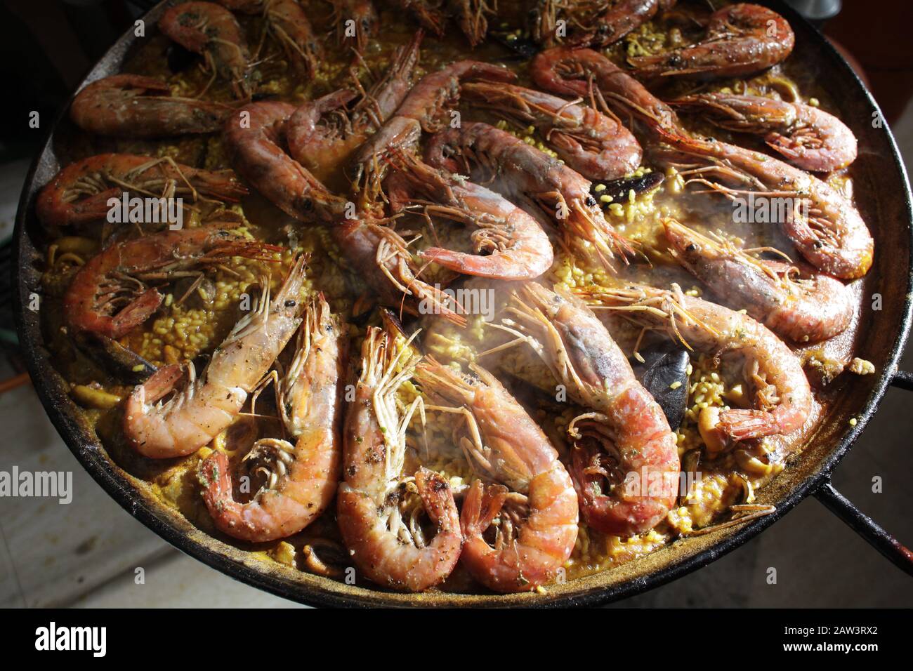 Paella-Mahlzeit aus Katalonien, Spanien. Stockfoto