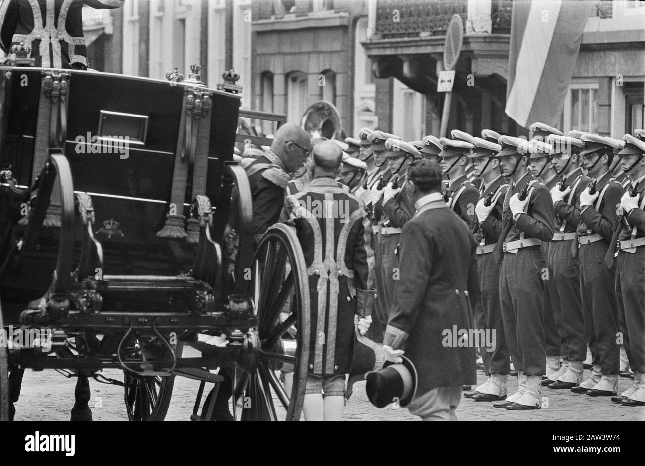Prinsjesdag: Königliche Familie in Richtung Palast lange Voorhout, Den Haag (A) Datum: 16. September 1969 Standort: Den Haag, Südholland Schlüsselwörter: Prinsjesdag Institution Name: Lange Voorhout Palast Stockfoto