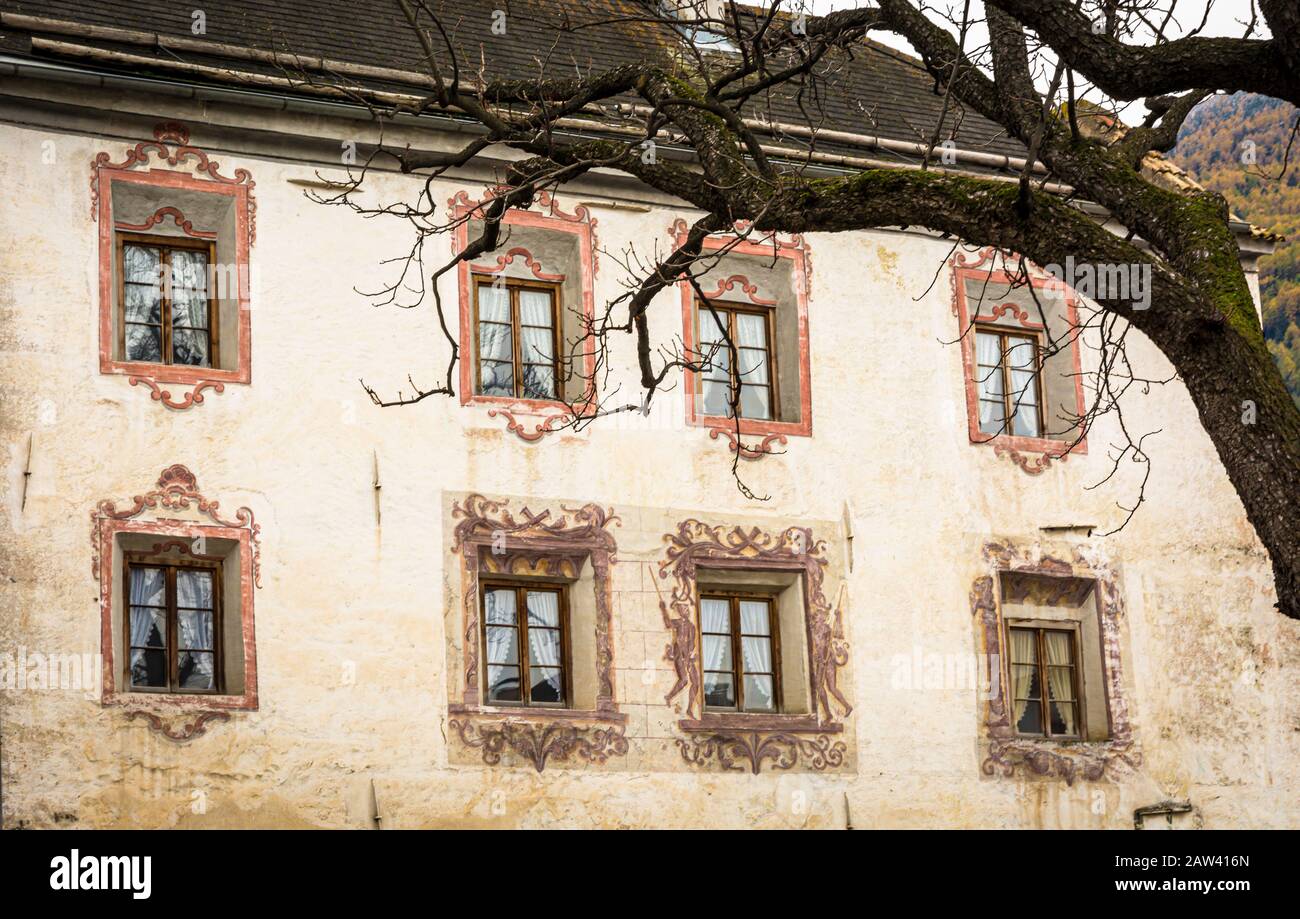 Kleine, mittelalterliche Stadt Glurns (Glorenza) im Vinschgauer Tal, Südtirol, Trentino Alto Adige, Norditalien, Europa. Blick auf die Stadt Stockfoto