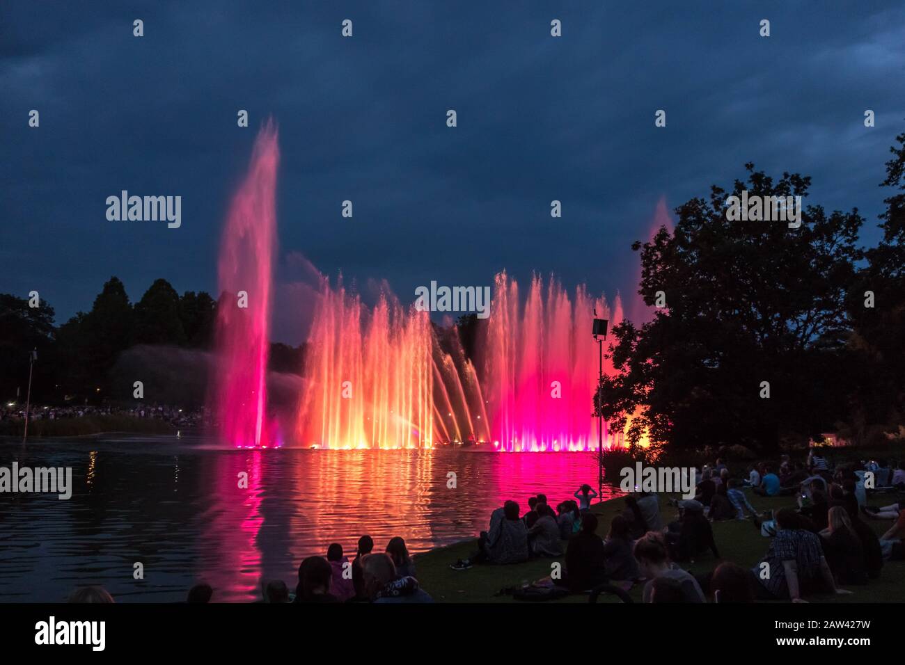 Wasser Licht Konzert im Hamburger Park "Planten un Blomen Stockfotografie -  Alamy