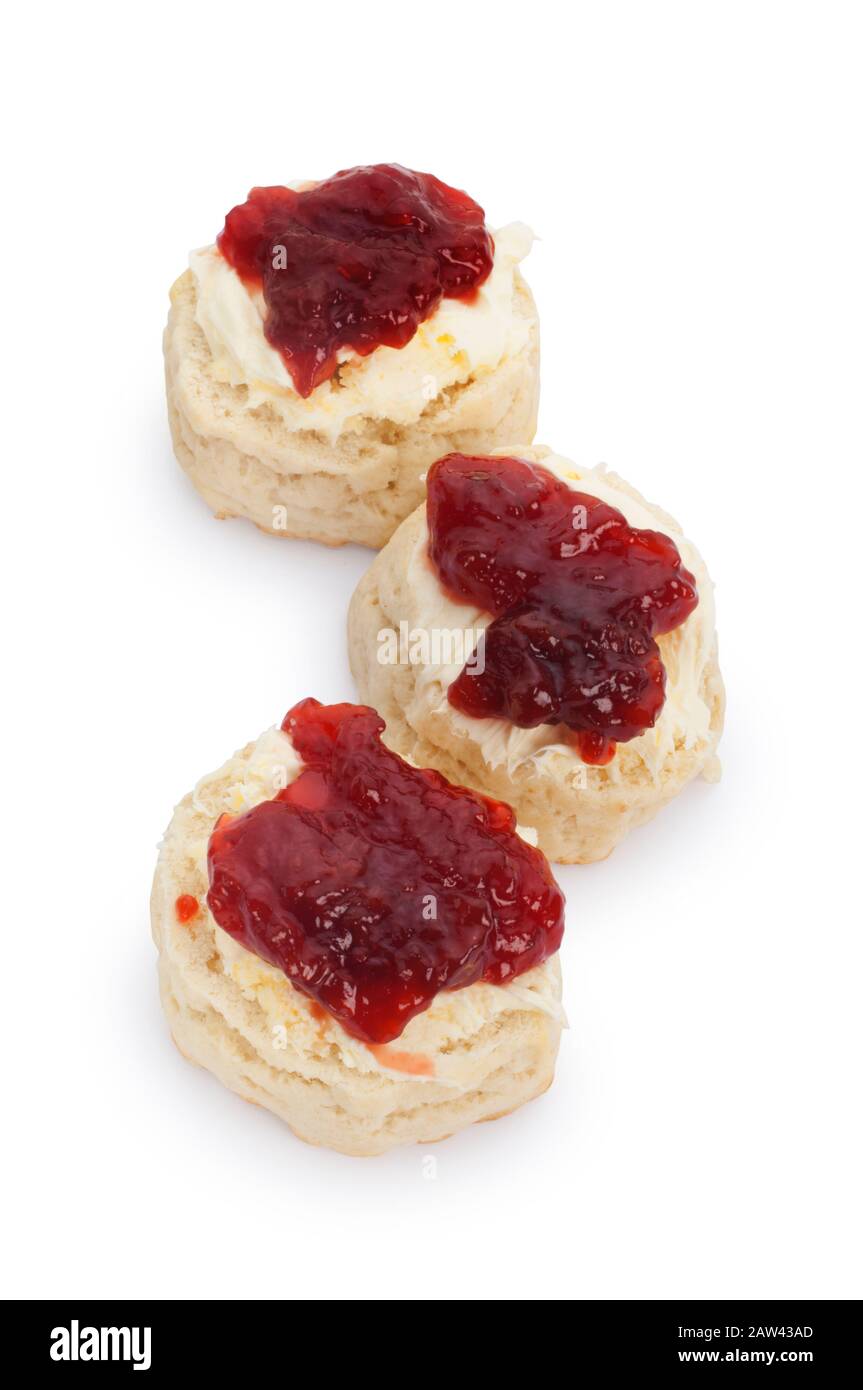 Studio mit hausgemachten Scones, geklotzter Creme und Erdbeermarmelade. Wenn der Jam oben ist, heißt es, es handle sich um eine Devonshire-Version - John Gollop Stockfoto