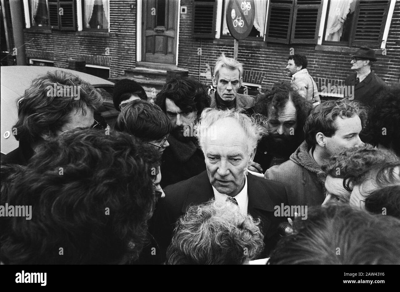 Kreissaal in Assen besetzt mit Molukkanern; Gefreite Geiseln Datum: 14. März 1978 Ort: Assen Schlüsselwörter: PROVINZHAUS, Befreiung, Besetzung, Geiseln Stockfoto