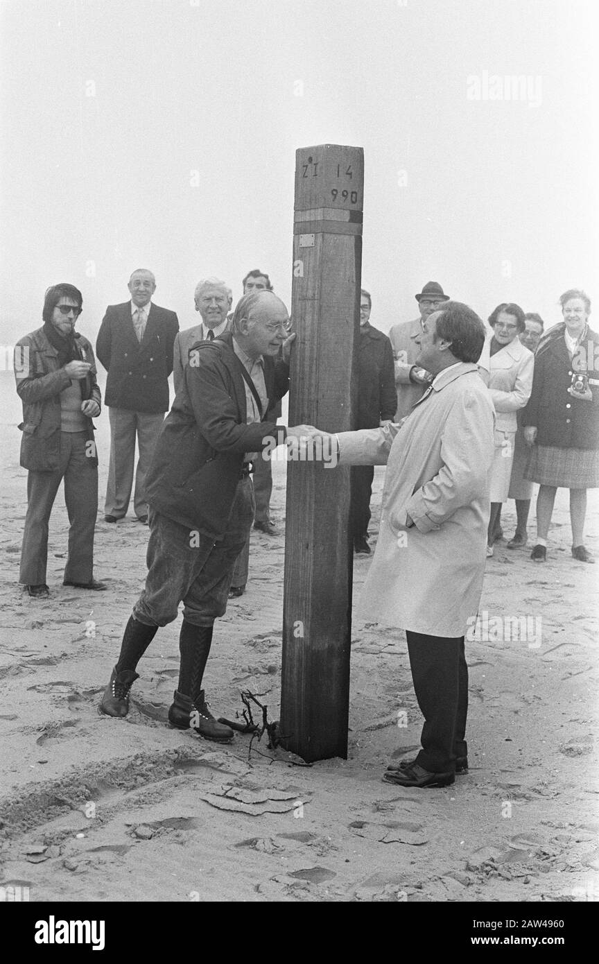 Labour MP A. Vondeling beginnt mit einer Radtour durch die Niederlande, z. B. bevorstehende Wahlen, Foundling, in Zeeland Flanders Stärke nach Datum: 3. November 1972 Ort: Niederlande, Zeeland Schlüsselwörter: Wahlen, Bürgermeister Personenname: Findling, Anne Stockfoto