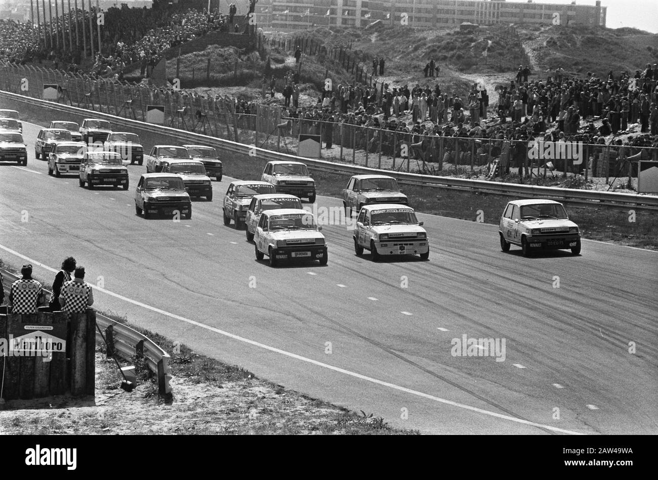 Rennen für die Formel 5000 bei Zandvoort Racing mit dem Renault 5 Gordini Zandvoort Datum: 19. Mai 1975 Standort: Nordholland, Zandvoort Schlüsselwörter: Autos, Autorennen, Strecken Stockfoto