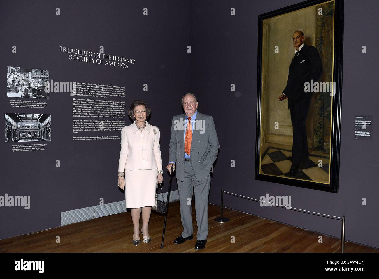 König Juan Carlos und Königin Sofia eröffnen die Ausstellung "Visiones Del Mundo Hispanico. Tesoros de la hispanischen Gesellschaft Museum & Bibliothek". April 2017. ( Stockfoto