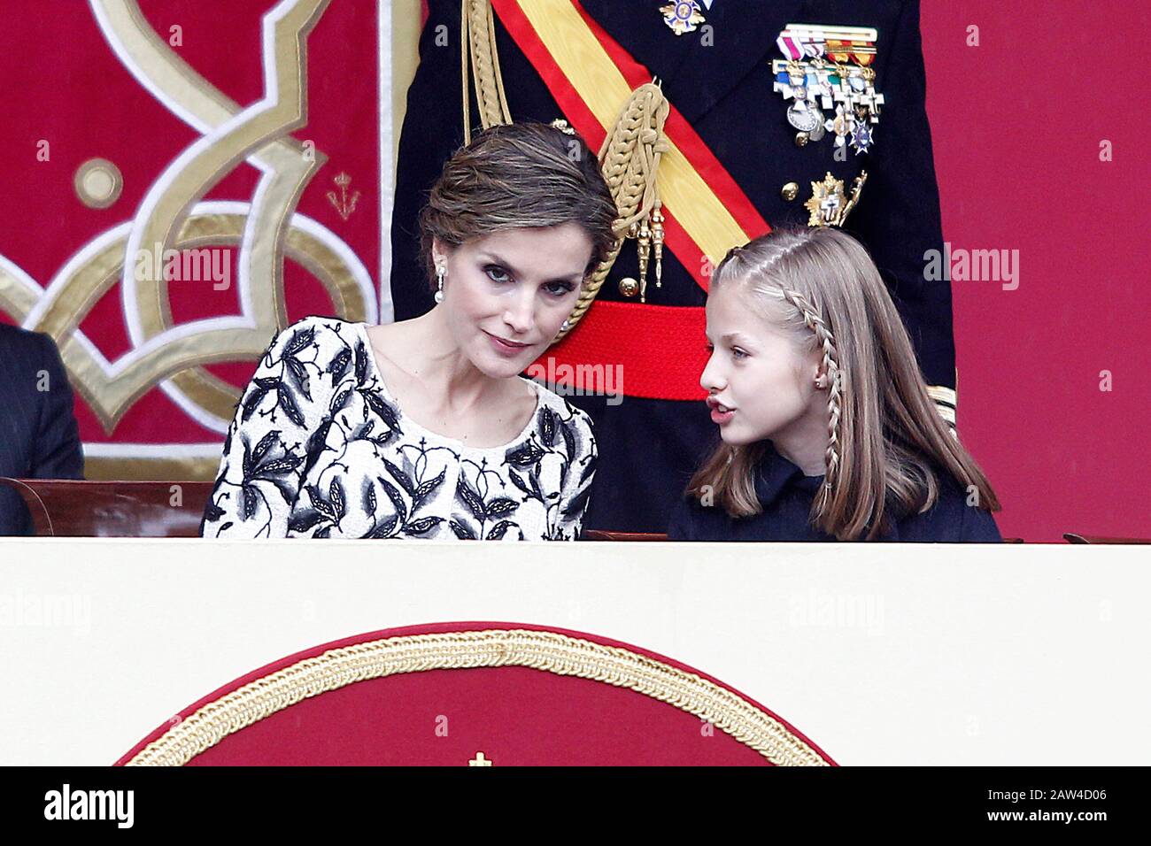 Königin Letizia von Spanien (l) und Prinzessin Leonor von Spanien nehmen an der Militärparade des nationalen Tages Teil. Oktober 2016. (ALTERPHOTOS/Acero) NORTEPHOTO.COM Stockfoto