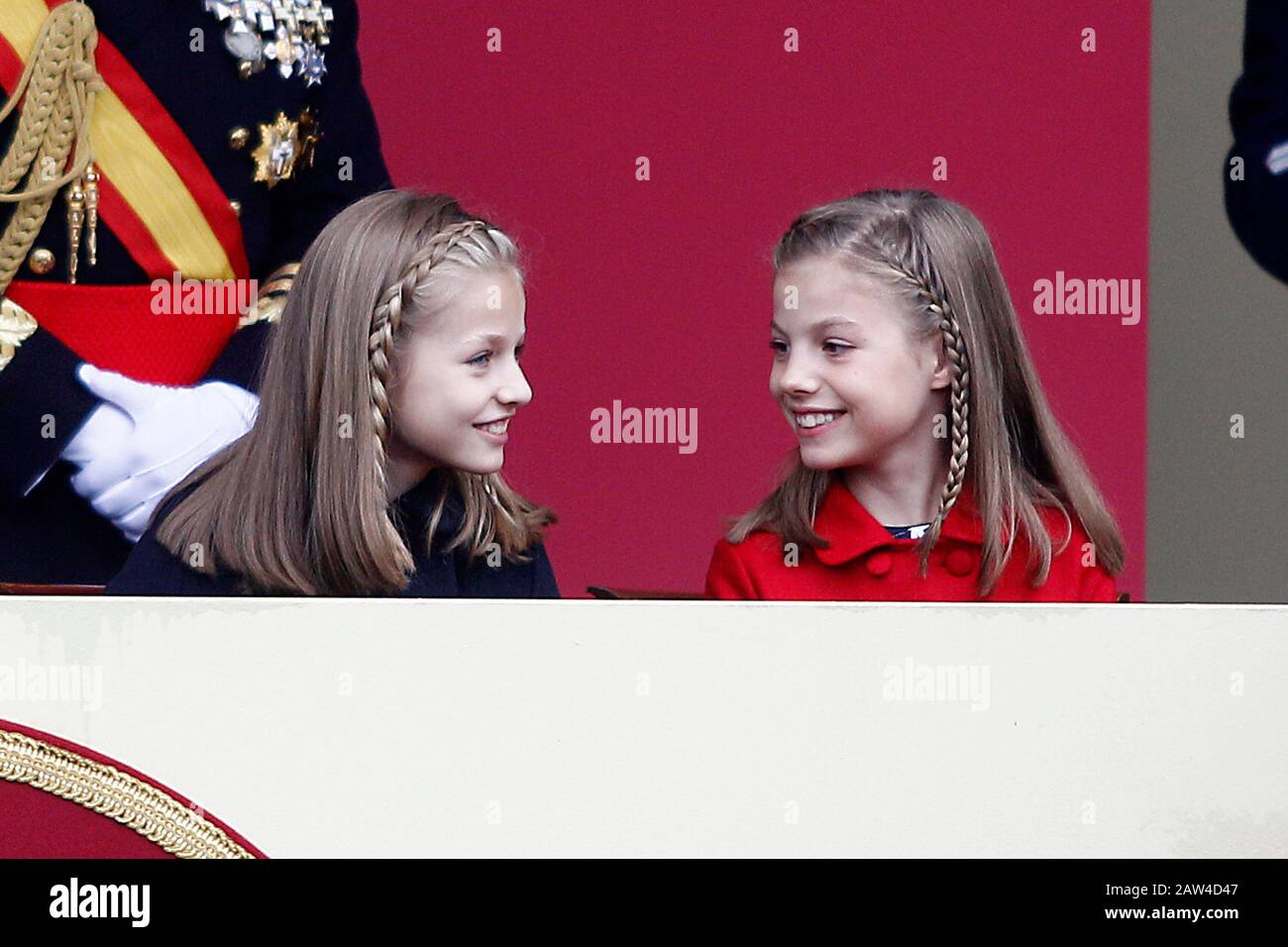 Die spanische Prinzessin Leonor (l) und die spanische Prinzessin Sofia nehmen an der Militärparade des nationalen Tages Teil. Oktober 2016. (ALTERPHOTOS/Acero) NORTEPHOTO.COM Stockfoto