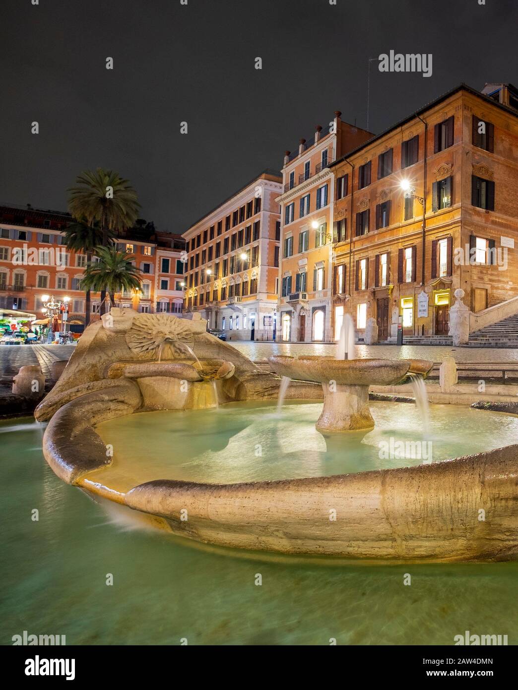 Blick auf den spanischen Platz und die Fontana della Barcaccia, Piazza di Spagna. Rom Stockfoto
