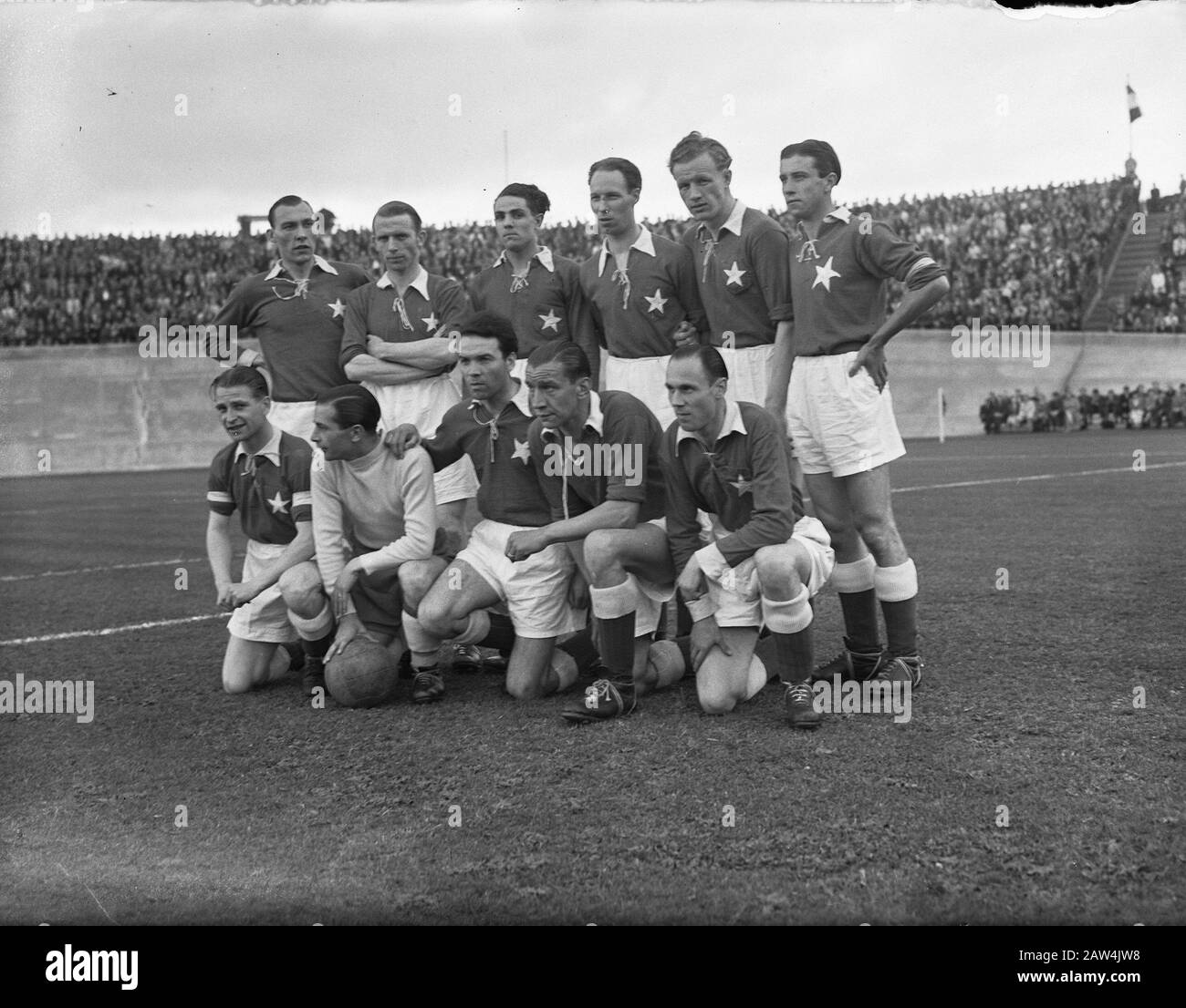 NEC gegen MVV. Team MVV Datum: 11. Juni 1947 Ort: Nijmegen Schlagwörter: Mannschaften, Sport, Fußball Institution Name: MVV Stockfoto