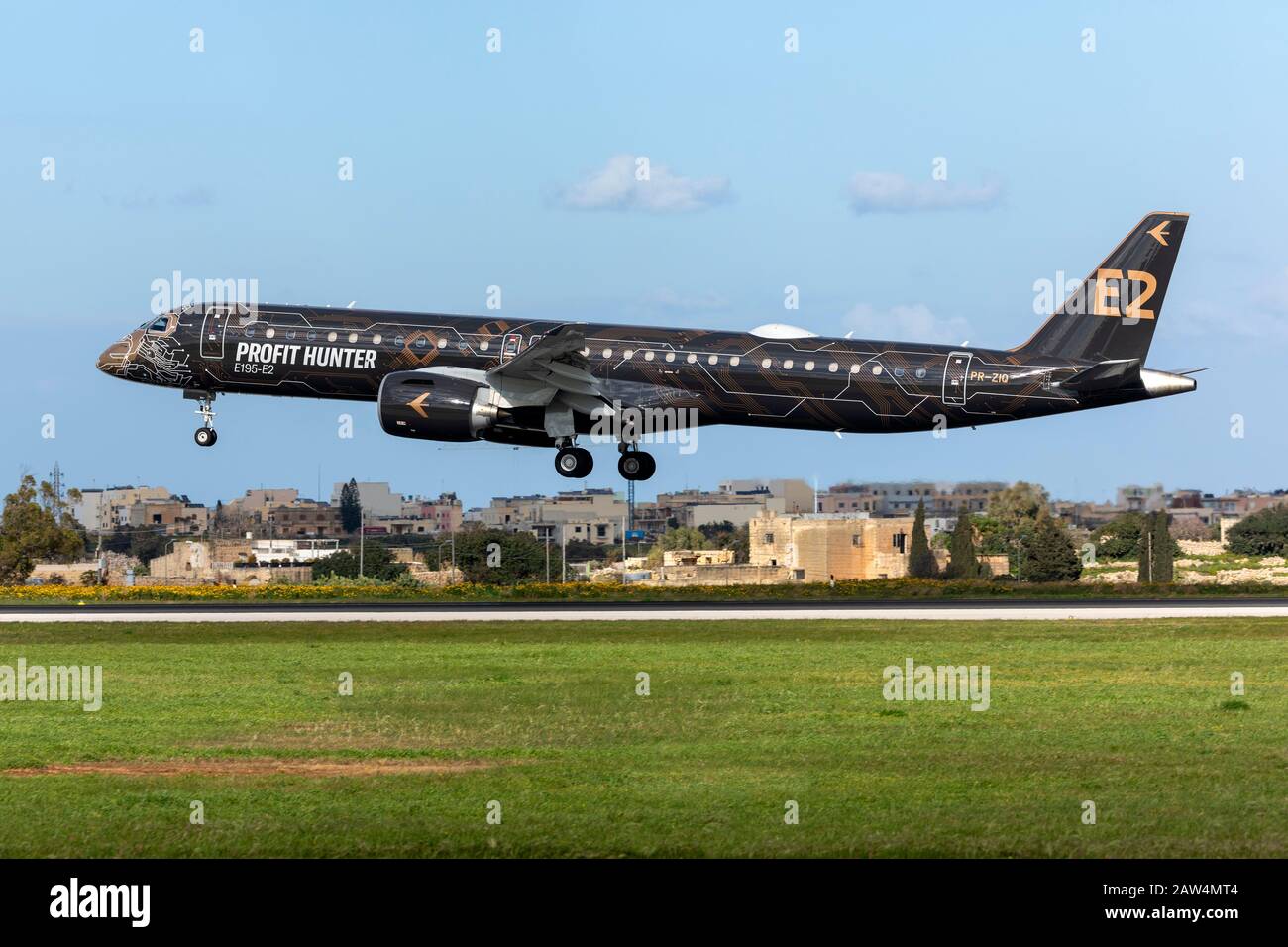 Embraer 195 E2 STD (ERJ-190-400STD) (PR-ZIQ) Demonstrator Aircaft in Special "The Tech Lion" livery on its way to Singapore. Stockfoto