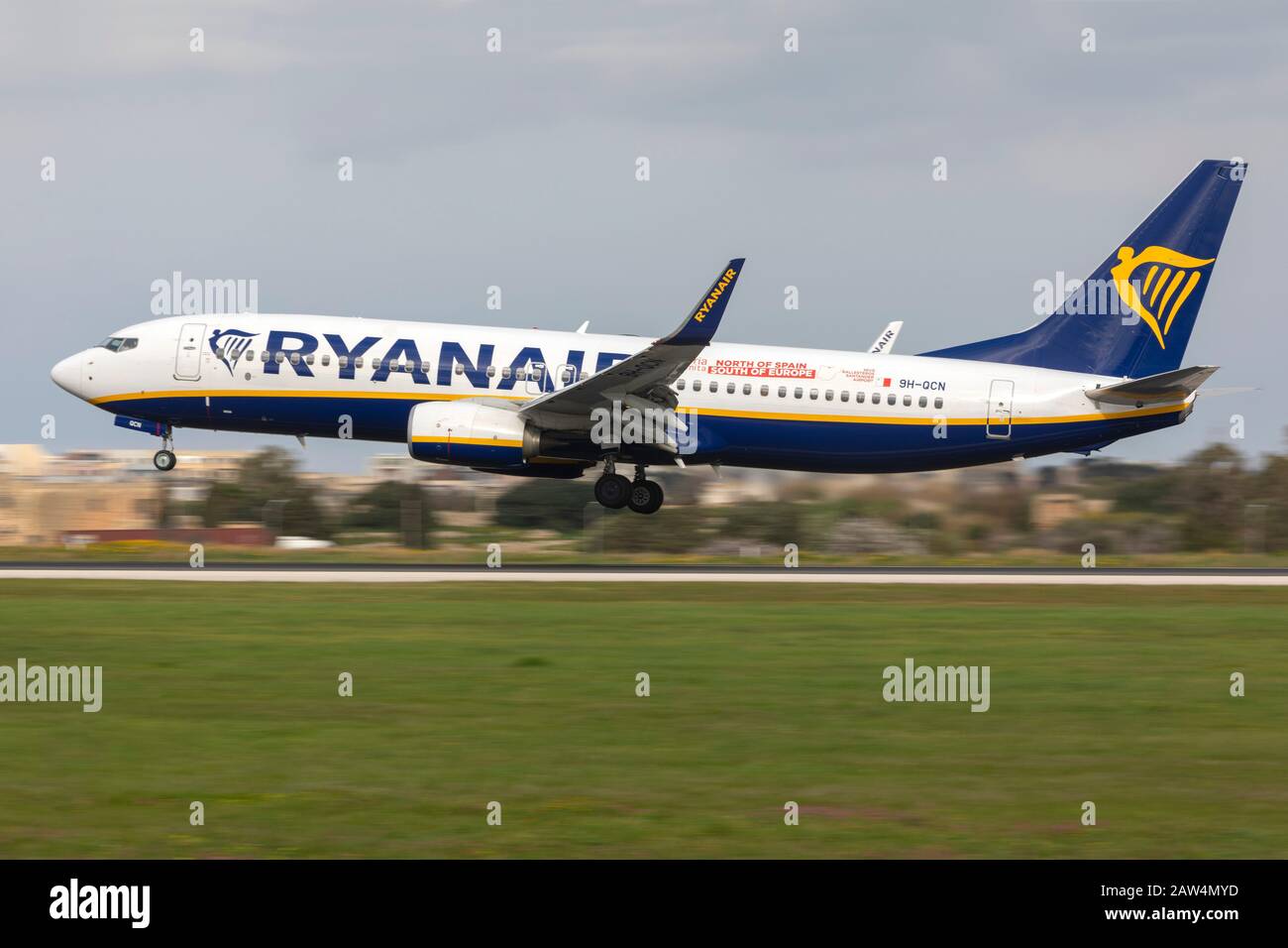 Malta Air (Ryanair) (Reg: 9H-QCN) Boeing 737-8AS, eine der kürzlich in Malta registrierten Ryanair 737-800. Stockfoto