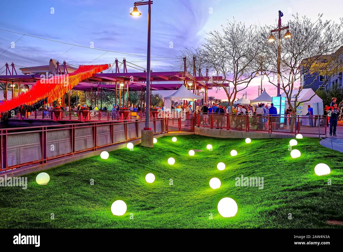 Downtown Scottsdale, Arizona. Besichtigungstouren bei der Veranstaltung Canal Convergence.Public Art. Stockfoto