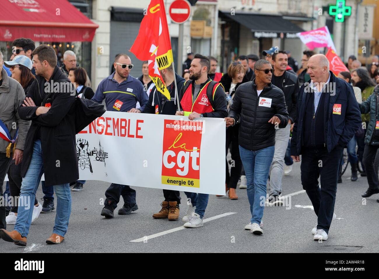 Nizza, Frankreich - 6. Februar 2020: CGT-Unionisten marschieren Gegen Den Rentenreform Plan der Regierung Macron In Nizza An der französischen Riviera, Frankreich Stockfoto