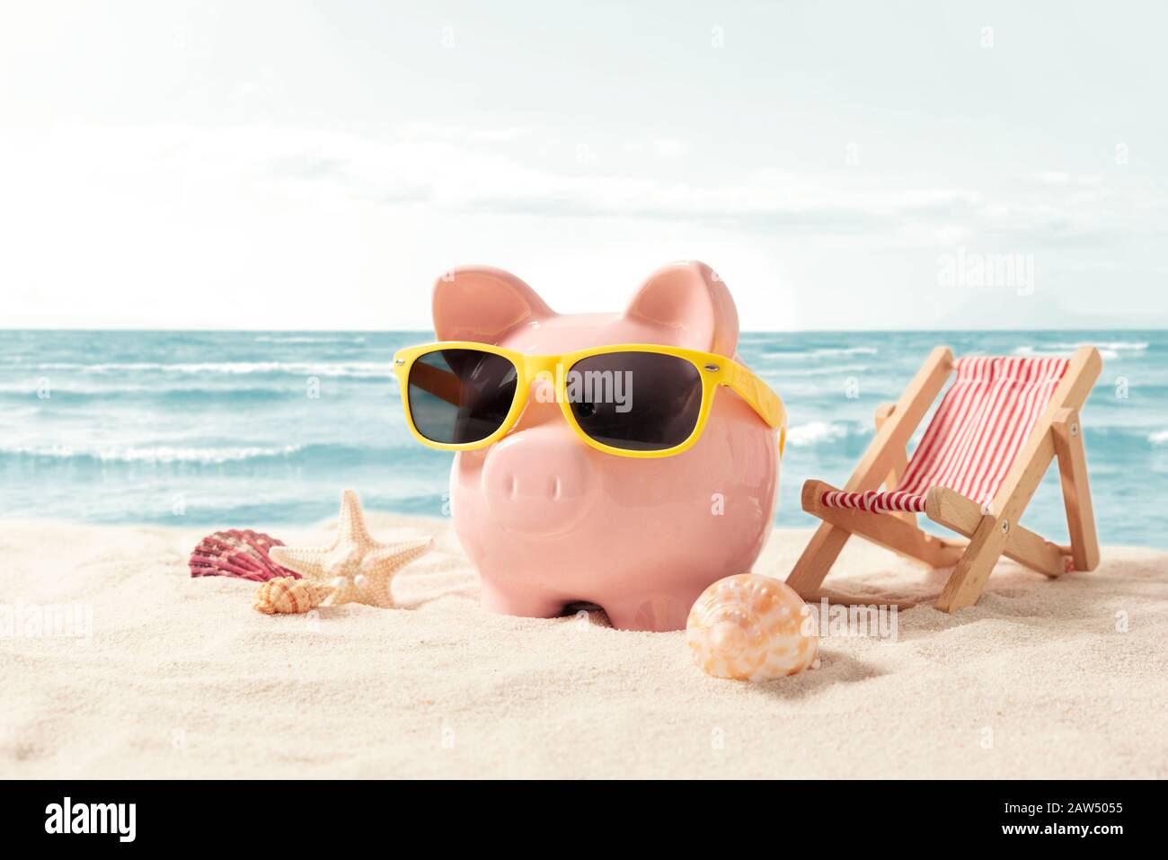 Sparschwein auf Urlaub. Geld sparen - Konzept Stockfoto