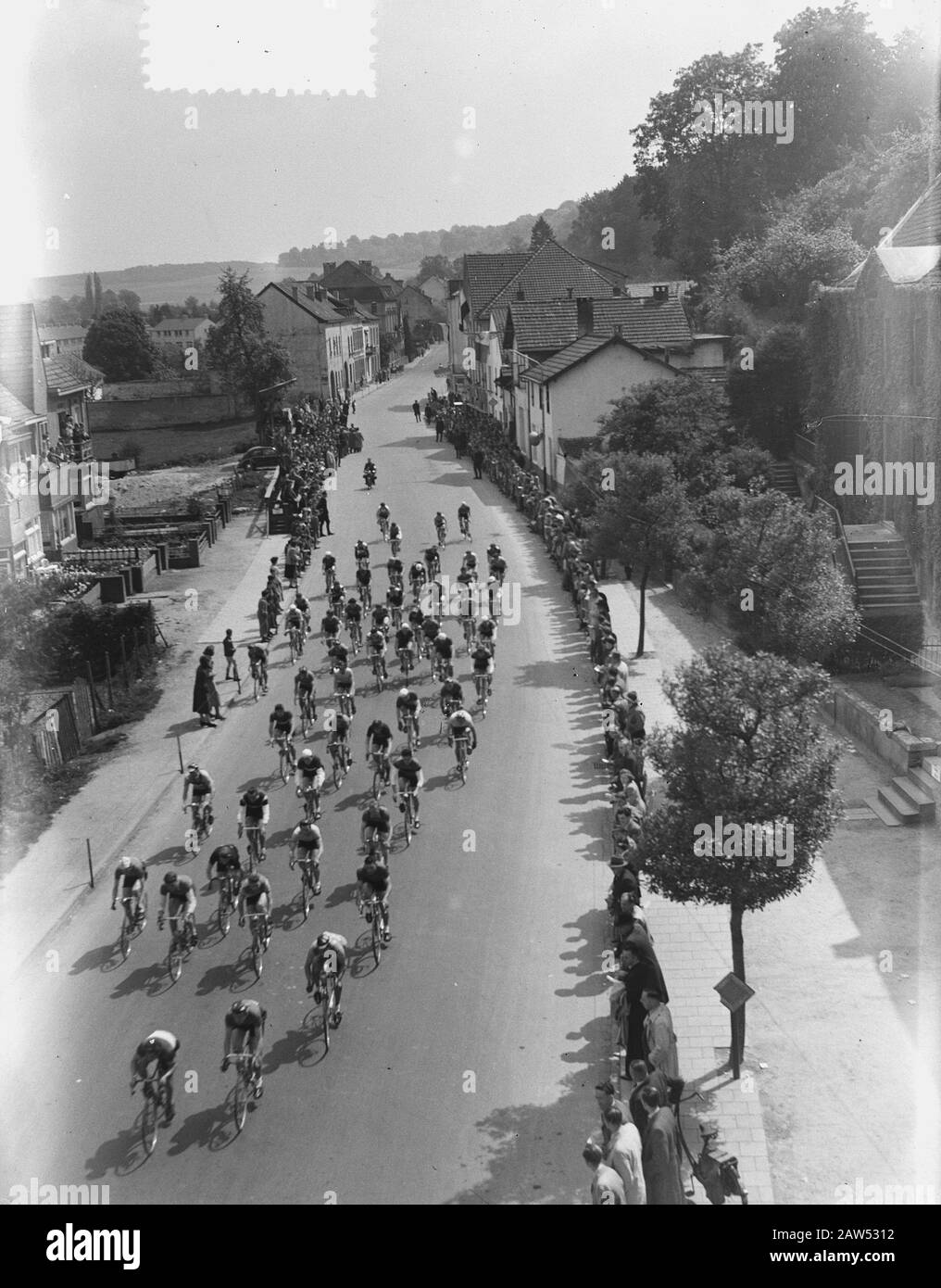 Nationalen Radweltmeisterschaften für Profis in Valkenburg. Radfahrer Route Datum: 10. Mai 1953 Ort: Limburg-Valkenburg Schlagwörter: Sport, wielrennnen Stockfoto