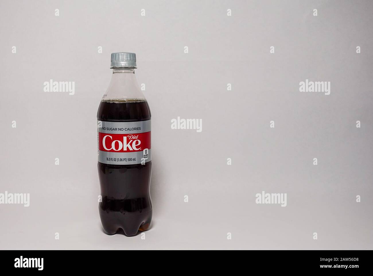Nasse Plastik Diat Cola Flasche Stockfotos Und Bilder Kaufen Alamy