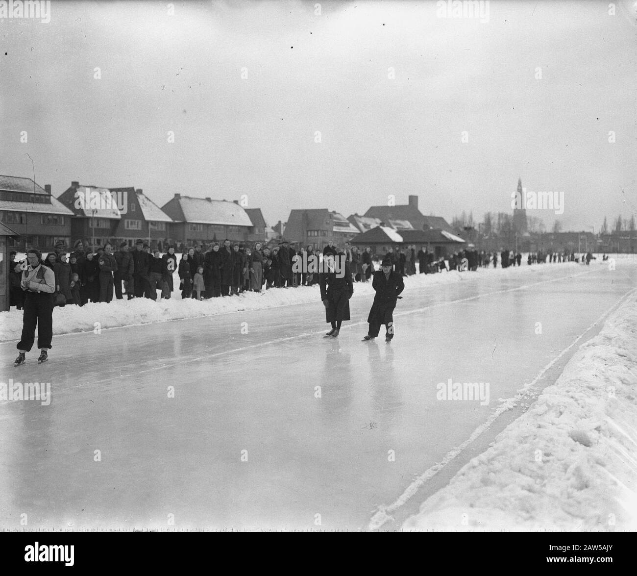 Versuch, die Weltrekord-Skates von Marius Strijbus Amersfoort zu verbessern Datum: 27. Februar 1947 Ort: Amersfoort Schlüsselwörter: Skating, Sportperson Name: Strijbus Marius Stockfoto