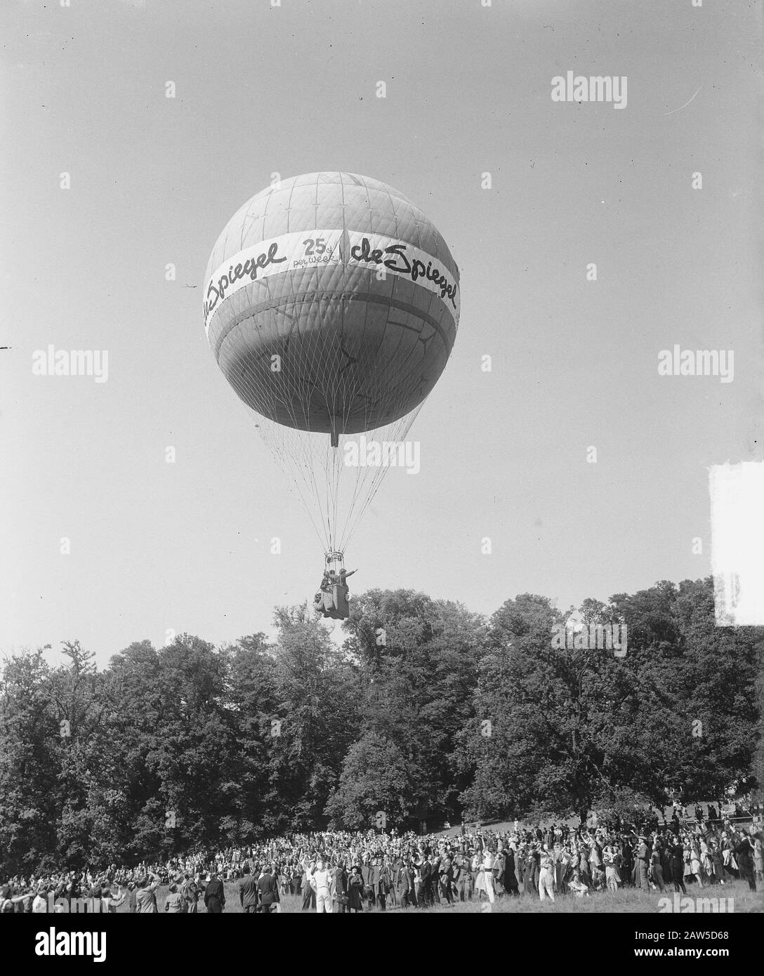 Ncrv 25 Jahre Jubo Zu Sonsbeek Anmerkung: Ballon Datum: 6. Juni 1949 Ort:  Arnhem, Gelderland, Sonsbeek Schlüsselwörter: Jahrestage, Ballons, Sender,  Fernsehen Stockfotografie - Alamy