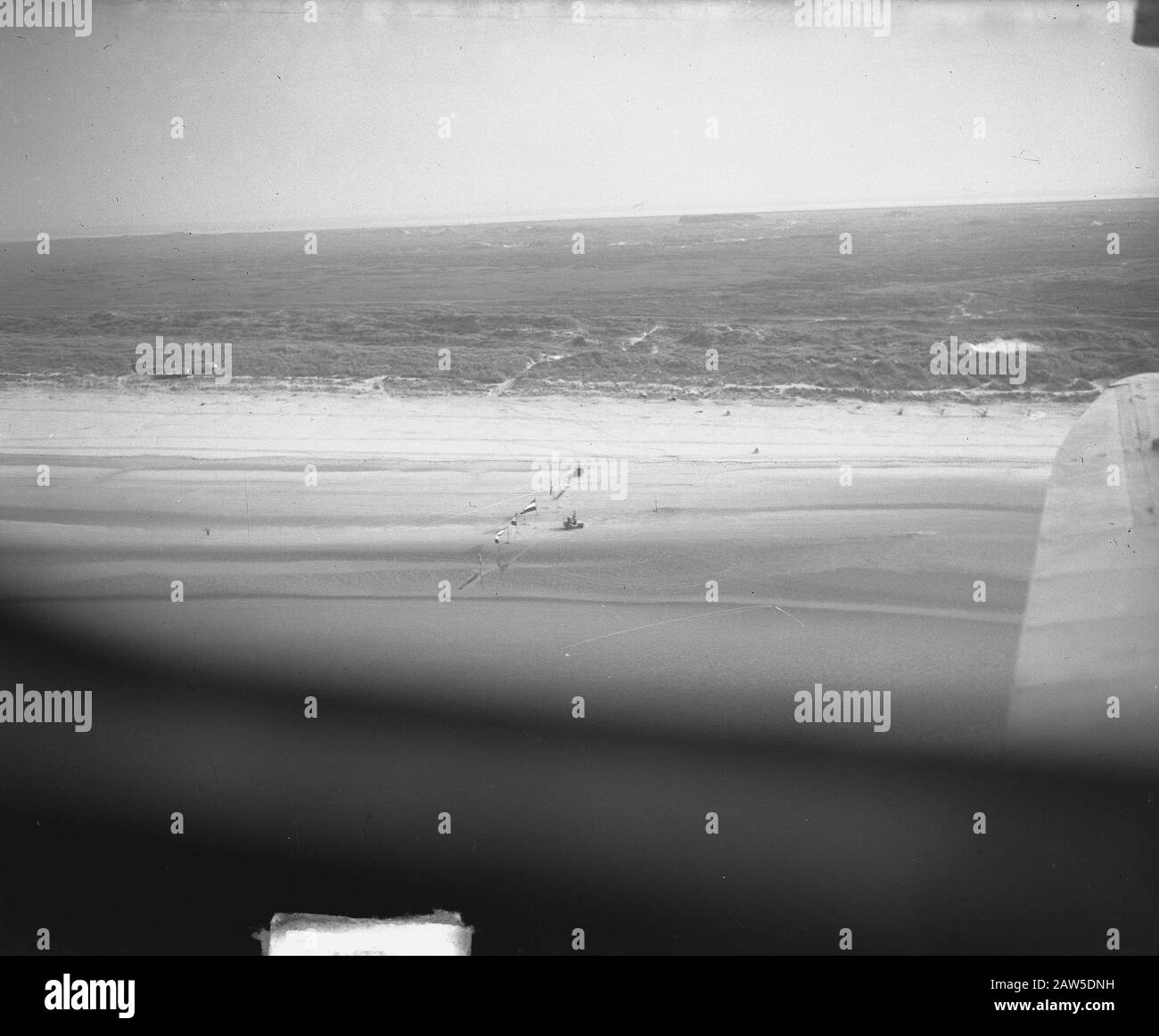 Rekordflug Gloster Meteor über Ameland Anmerkung: Aufnahme von De Havilland DH89 Dominion Datum: 28. August 1949 Standort: Ameland, Friesland Schlüsselwörter: Luftfahrtrekorde, Name der Flugzeugperson: Gloster Meteor Stockfoto