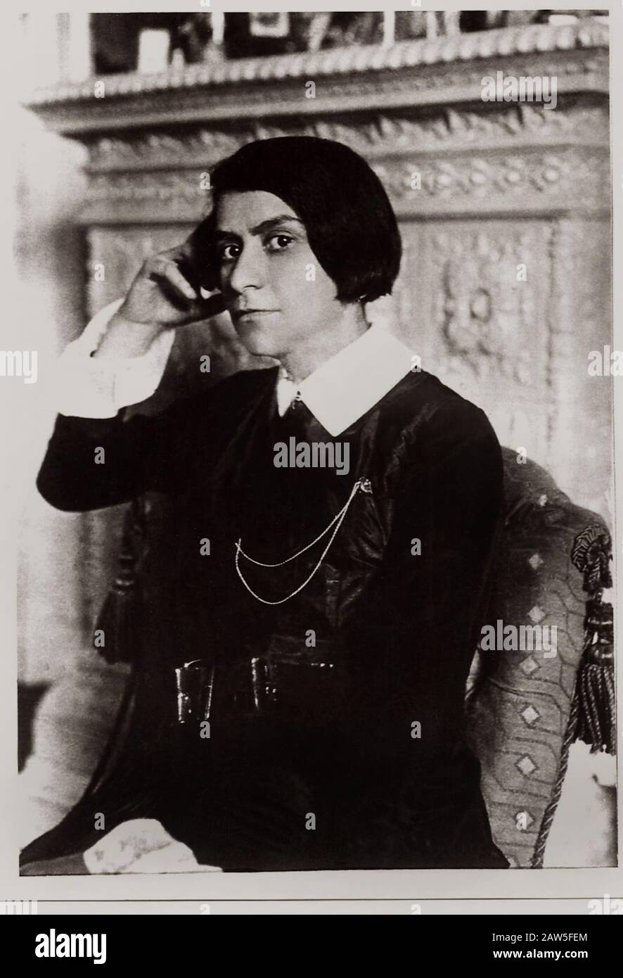 1925 Ca, BERLIN, DEUTSCHLAND : Else Lasker-Schüler (* 1869; † 1945) war eine jüdische deutsche Dichterin und Dramatikerin, die für ihren bohemschen Lebensstil in Berlin berühmt ist. Stockfoto