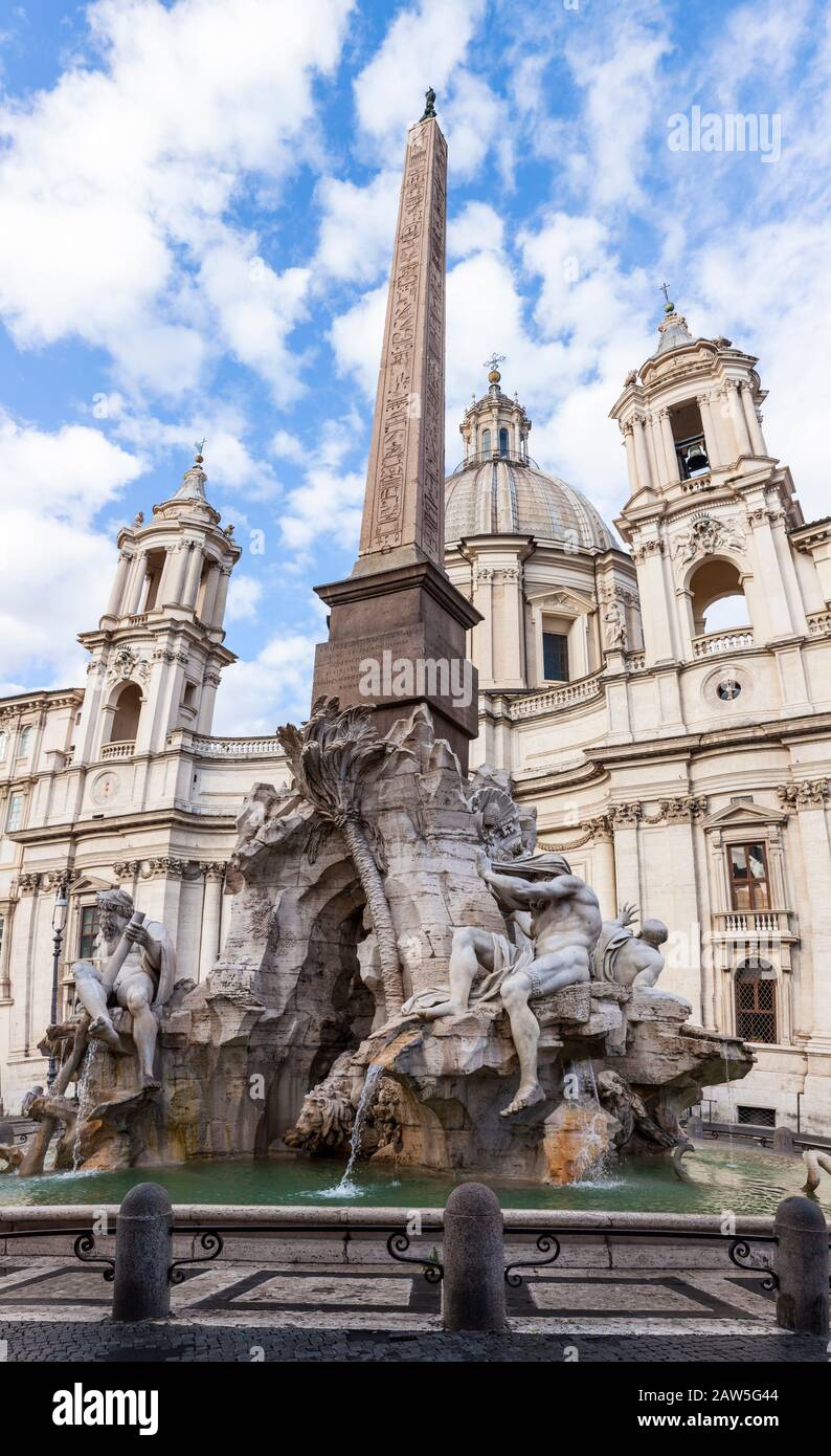 Der Brunnen von Vier Flüssen auf der Piazza Navona, Rom, Italien. Stockfoto