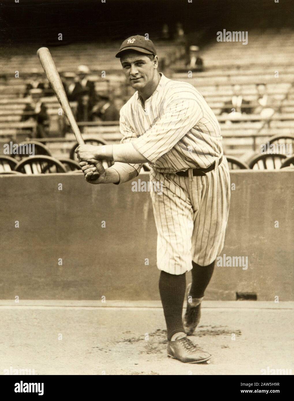 1923 , 11. juni, NEW YORK, USA: Der gefeierte amerikanische Baseballspieler LOU GEHRIG (* 1903; † 1941), als er als neuer Spieler des New vorgestellt wurde Stockfoto