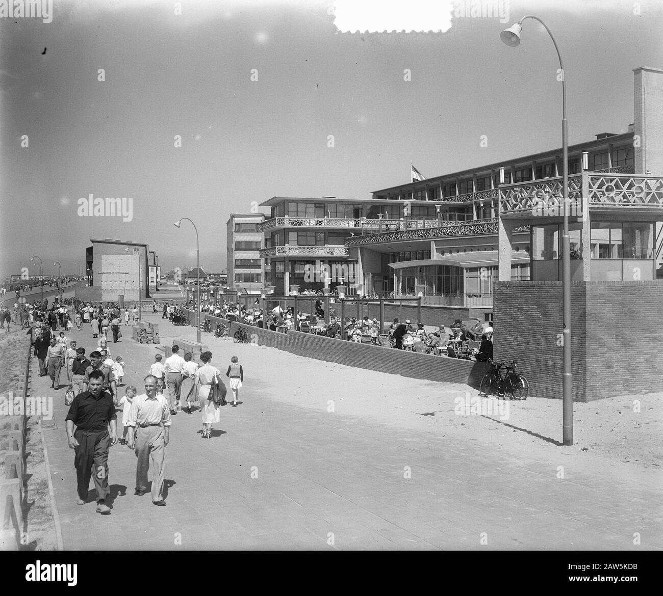 Pfingstlerisch Überfüllt Zandvoort Datum: 25. Mai 1953 Ort: Nordholland, Zandvoort Stockfoto