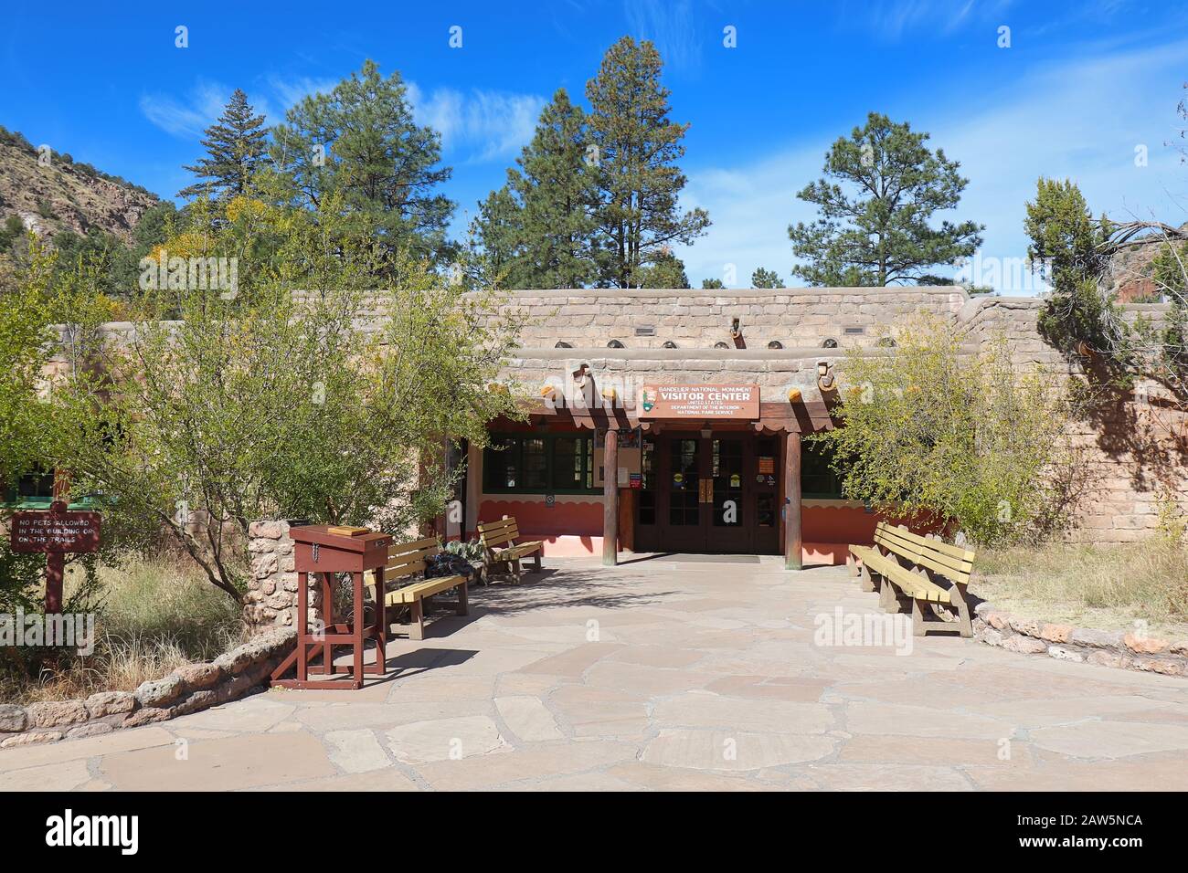 Das Bandelier National Monument liegt in der Nähe von Los Alamos in den Grafschaften Sandoval und Los Alamos, New Mexico, und enthält Pueblo-Ruinen der angestammten Häuser von na Stockfoto