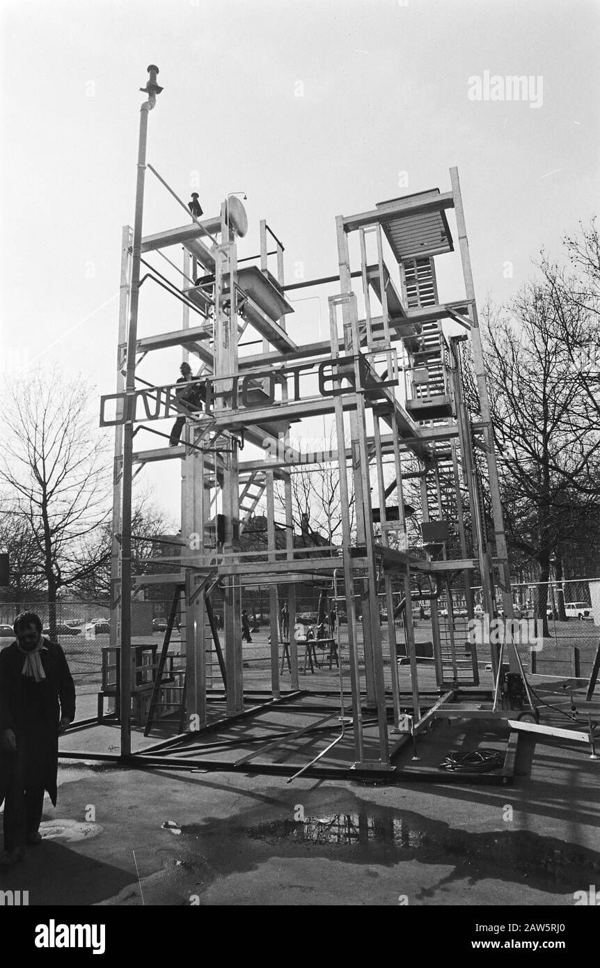 Kunstobjekt Onk Hotel am Museumplein in Amsterdam, 5-stöckiges Hochhotel ohne Wände, Onk Hotel am Museumplein Datum: 27. Februar 1981 Standort: Amsterdam, Noord-Holland Schlüsselwörter Hotels, Kunst Stockfoto