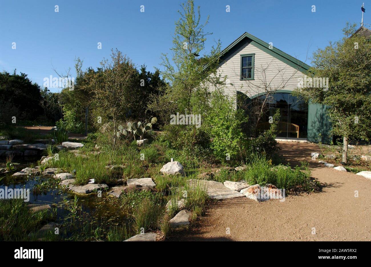 Gärten und Wege im Lady Bird Johnson National Wildflower Research Center in Austin, Texas. ©Bob Daemmrich Stockfoto