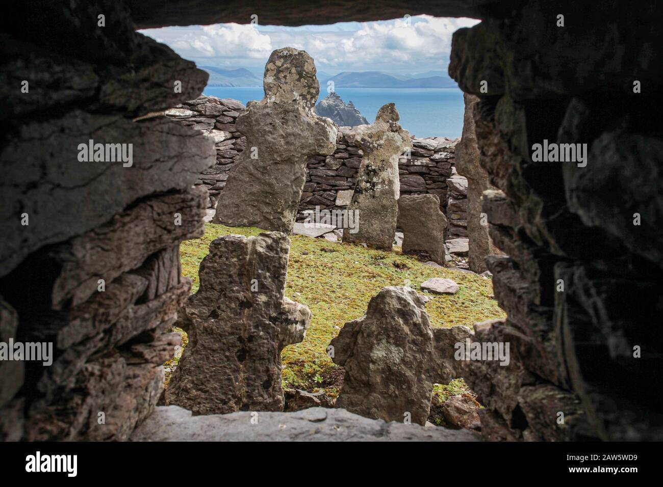 Friedhof und Überreste des frühgälischen christlichen Klosters auf Skellig Michael, Insel vor der Küste der Halbinsel Iveragh, County Kerry, Irland Stockfoto