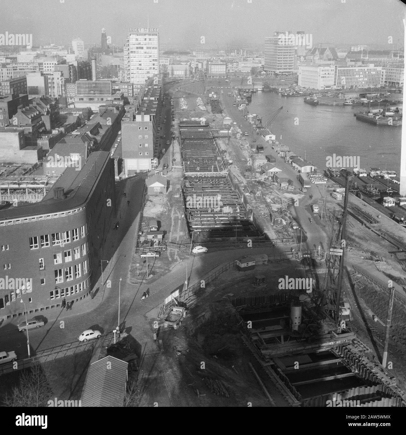 Metro arbeitet in Rotterdam. Übersicht U-Bahnhof Schiedamsdijk, Leuvehaven Datum: 20. November 1961 Standort: Rotterdam, South Holland Schlüsselwörter: Metro Works, Outlines Stockfoto
