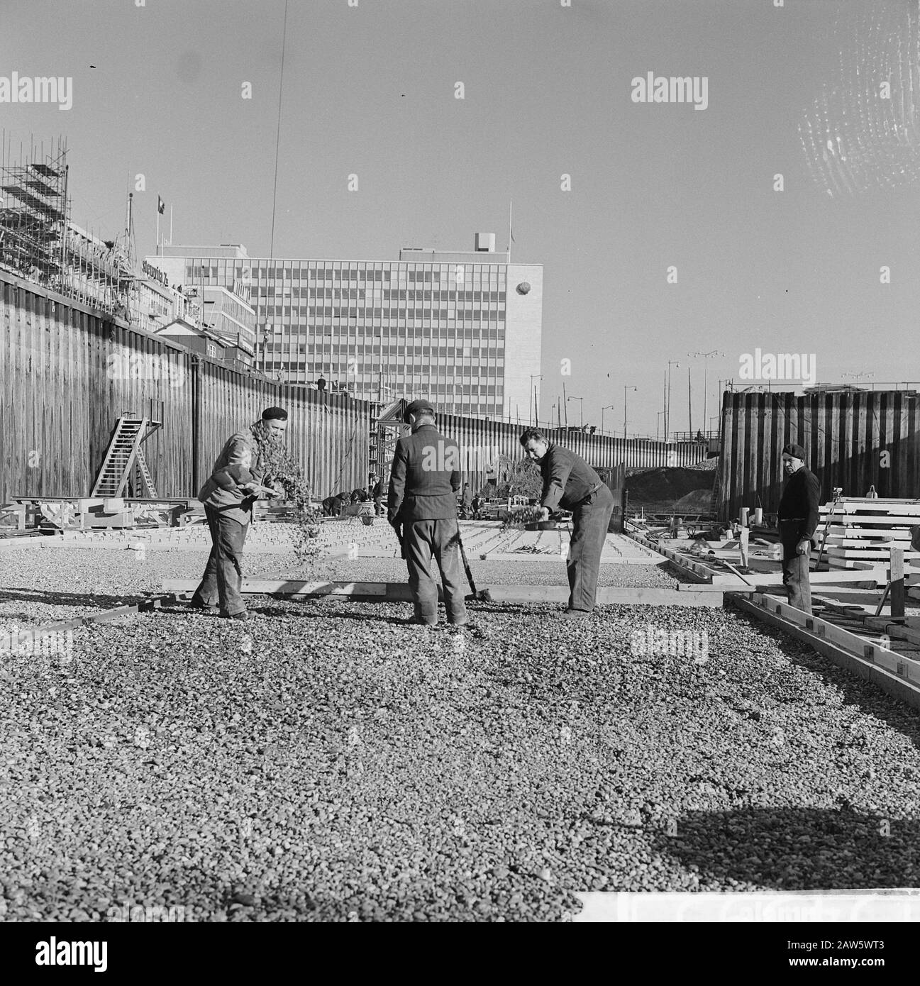 U-Bahn-Bau in Rotterdam. Ausgrabung am Weena Datum: 30. Januar 1962 Standort: Rotterdam, South Holland Schlüsselwörter: Bau, Baustellen, U-Bahn Stockfoto