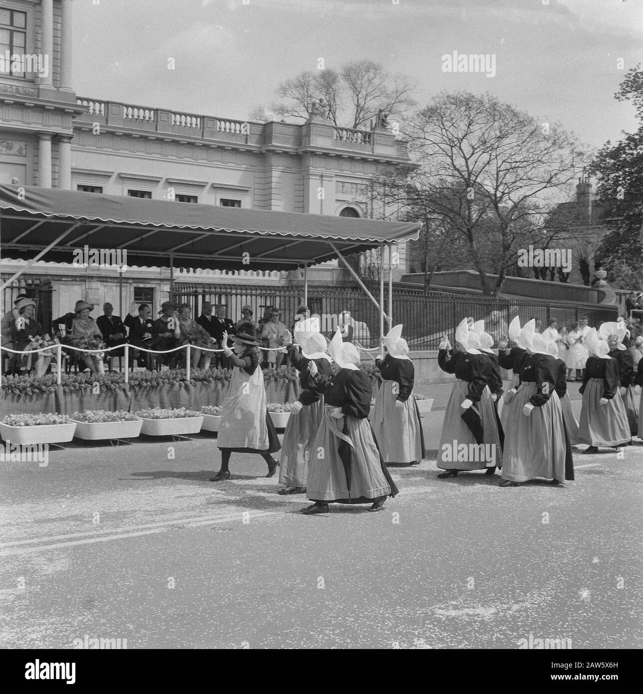 Königlicher Besuch in Haarlem Datum: 9. Mai 1962 Ort: Haarlem Schlüsselwörter: Besuch Stockfoto