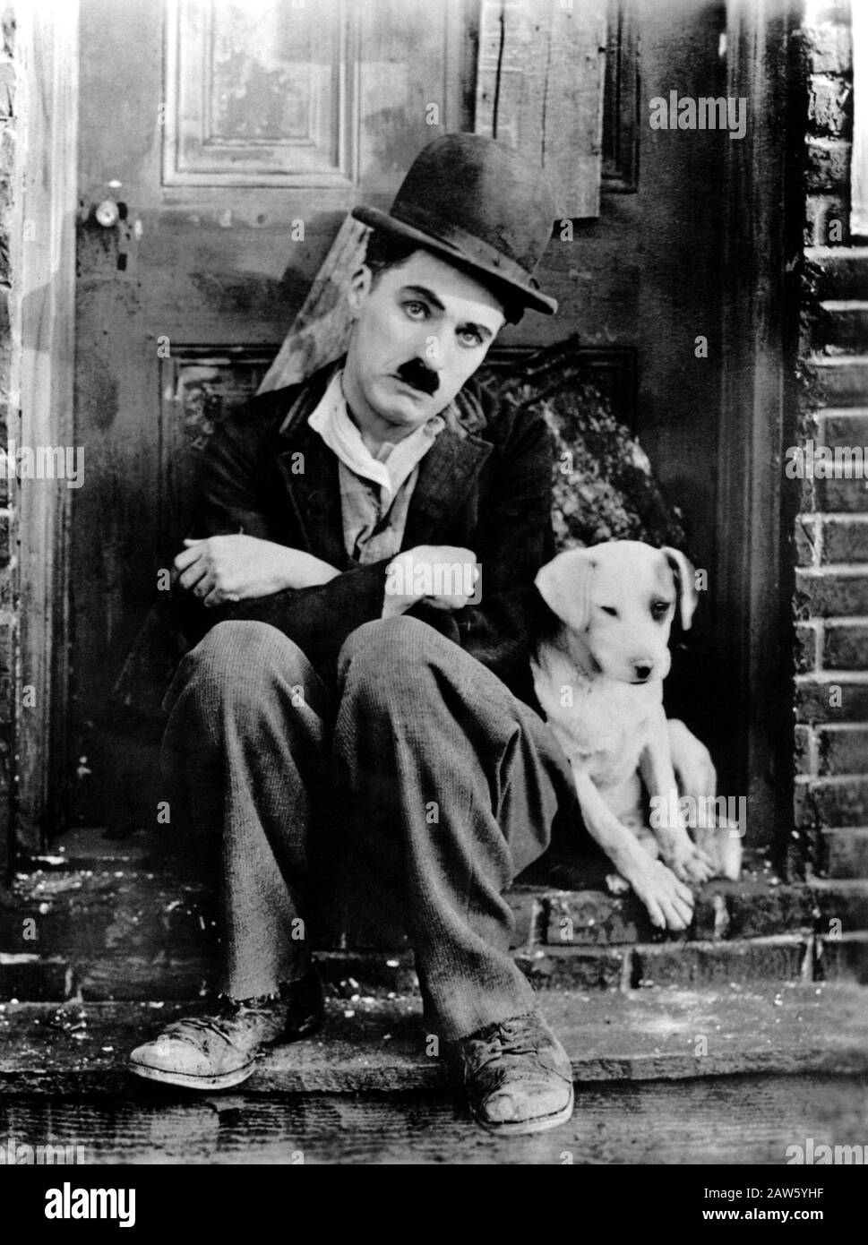1918 , USA : Der Stummfilmschauspieler und Regisseur CHARLES CHAPLIN (* um 1880-1977 ) EIN HUNDELEBEN ( Vita da cani ) - CHARLIE - KINO MUTO - STUMMFILM Stockfoto