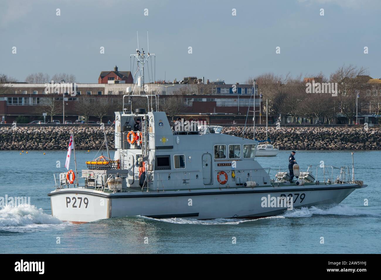 Februar 2020 das Patrouillenboot der Royal Navy Archer Class "HMS Blazer" (P279) im Hafen von Portsmouth, Großbritannien. Stockfoto