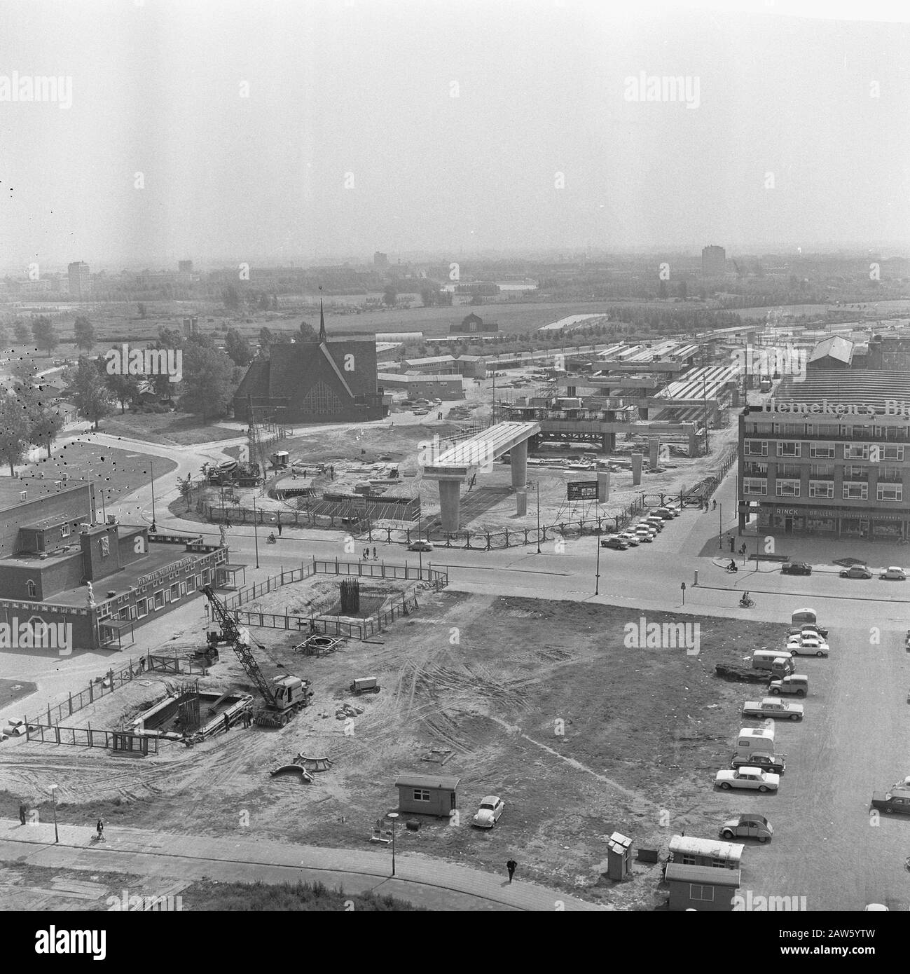 U-Bahn-Bau in Rotterdam Übersicht oberirdische U-Bahn-Station Zuidplein Datum: 15. Juni 1965 Standort: Rotterdam, South Holland Schlüsselwörter: U-Bahn-Bau Stockfoto