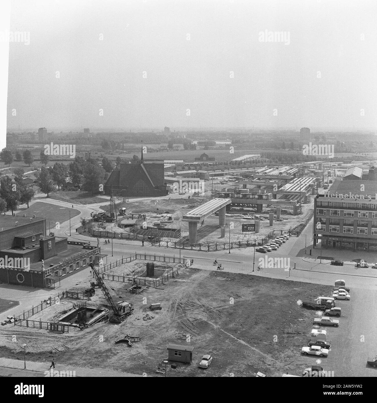 U-Bahn-Bau in Rotterdam Übersicht oberirdische U-Bahn-Station Zuidplein Datum: 15. Juni 1965 Standort: Rotterdam, South Holland Schlüsselwörter: U-Bahn-Bau Stockfoto