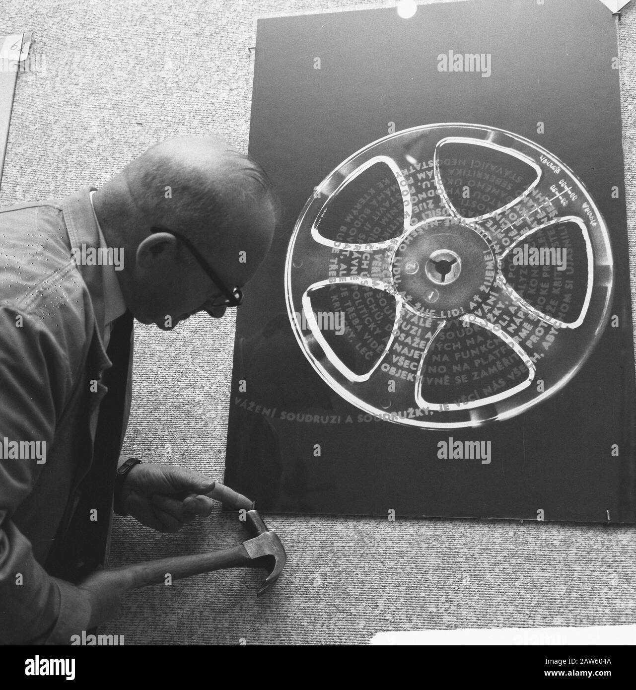 Politische Plakate aus dem Tschechoslowakische Museum Datum: 30. September 1965 Ort: Amsterdam Schlagwörter: Plakate, Ausstellungen Stockfoto