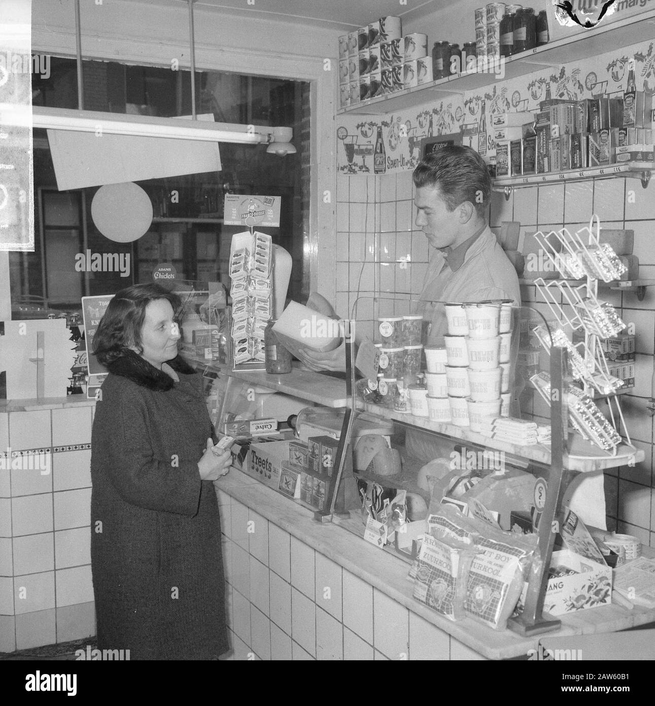 Mittelständische Unternehmen, Milchshop Datum: 24. Januar 1966 Schlagwörter: Milchshops Stockfoto