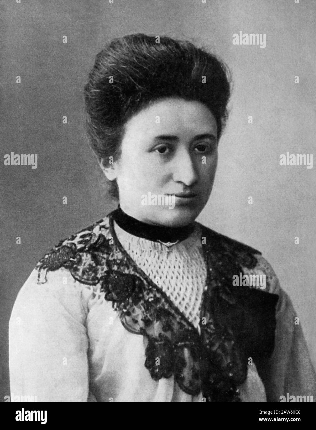 1905, DEUTSCHLAND: Die gefeierte deutsche feministische Führerin und marxistische sozialistische Politikerin ROSA LUXEMBURG (* 1870; † 1918) wurde von den Polizisten getötet. - PO Stockfoto