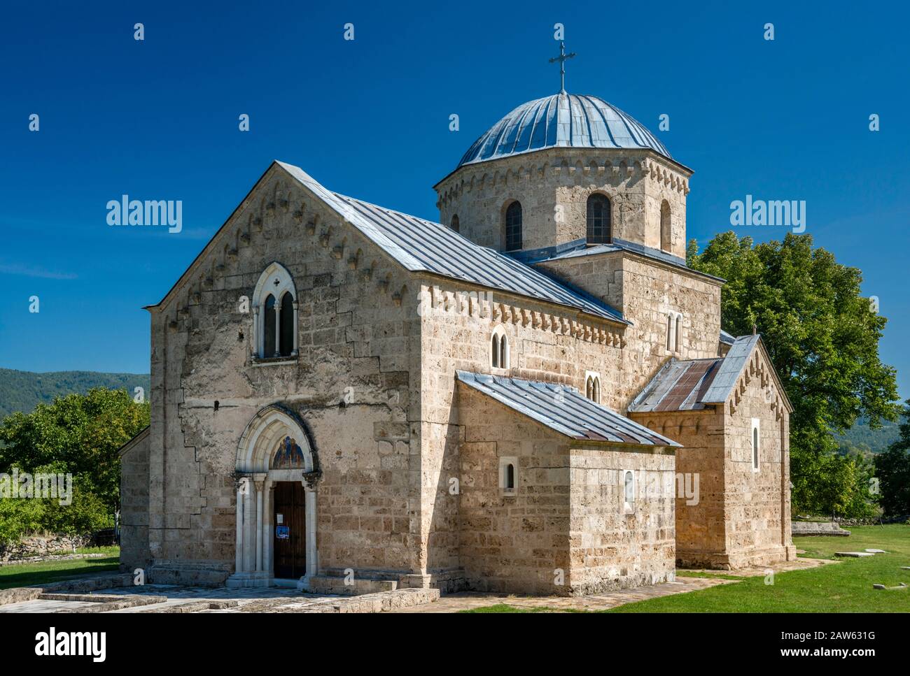Kirche, im Stil der Bizyzine, im Kloster Gradac, in der Nähe von Raska, Serbien Stockfoto
