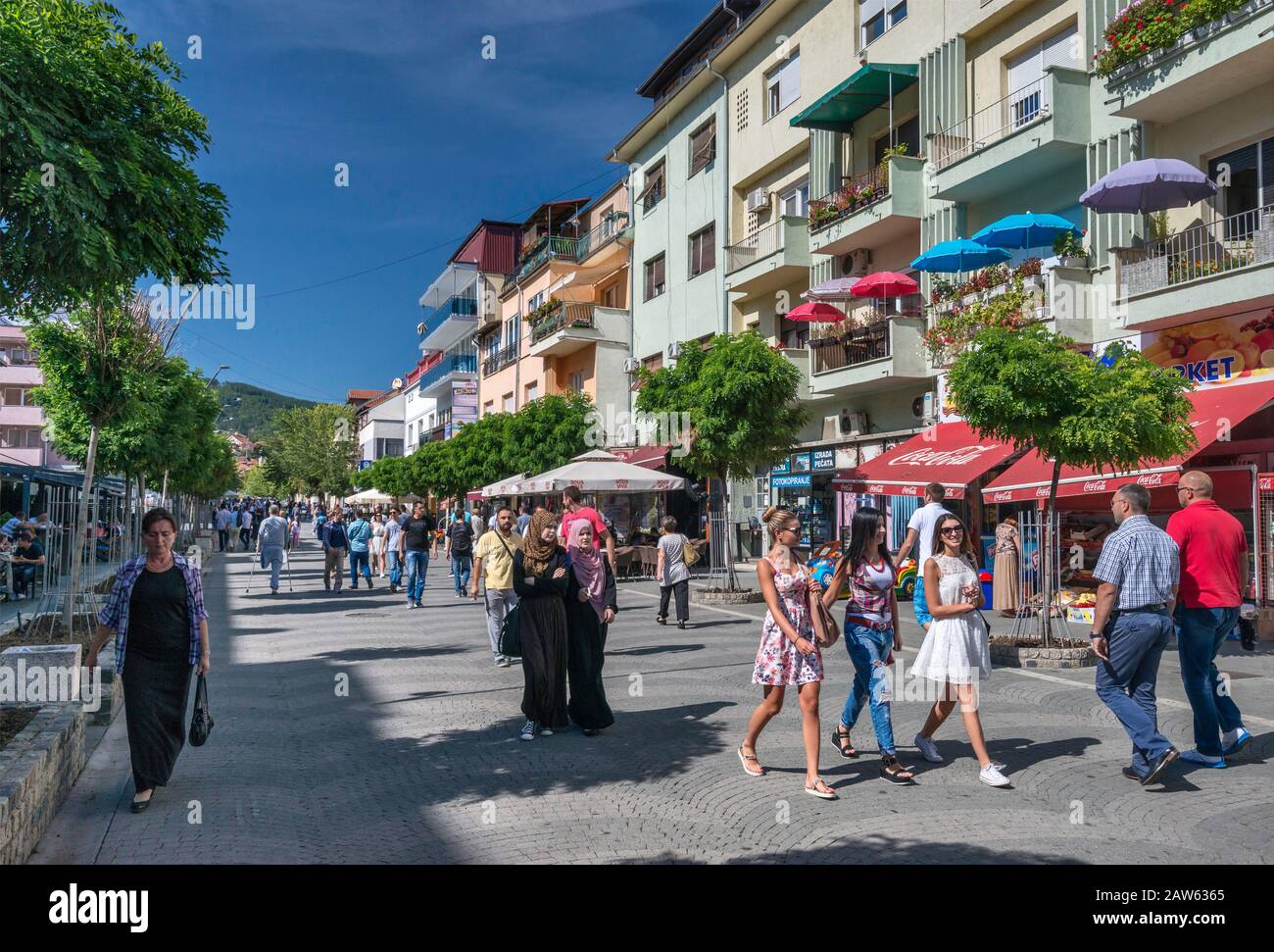 28 novembra Fußgängerzone in Novi Pazar, Raska District, Serbien Stockfoto